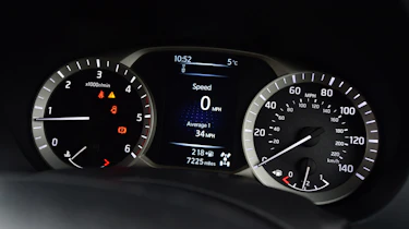 Used Nissan Navara Mk3 - dials
