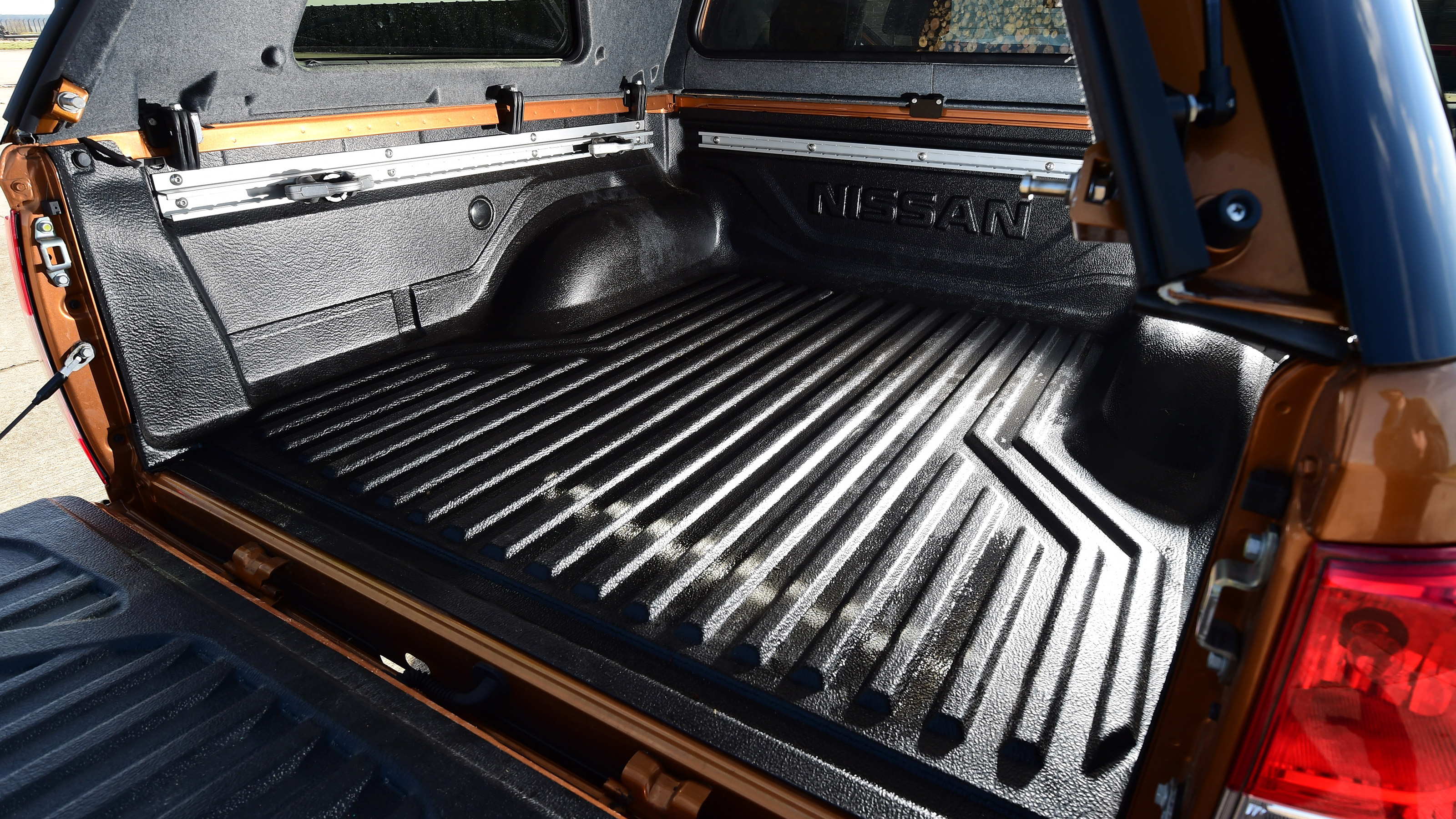 Used Nissan Navara Mk3 - load bay