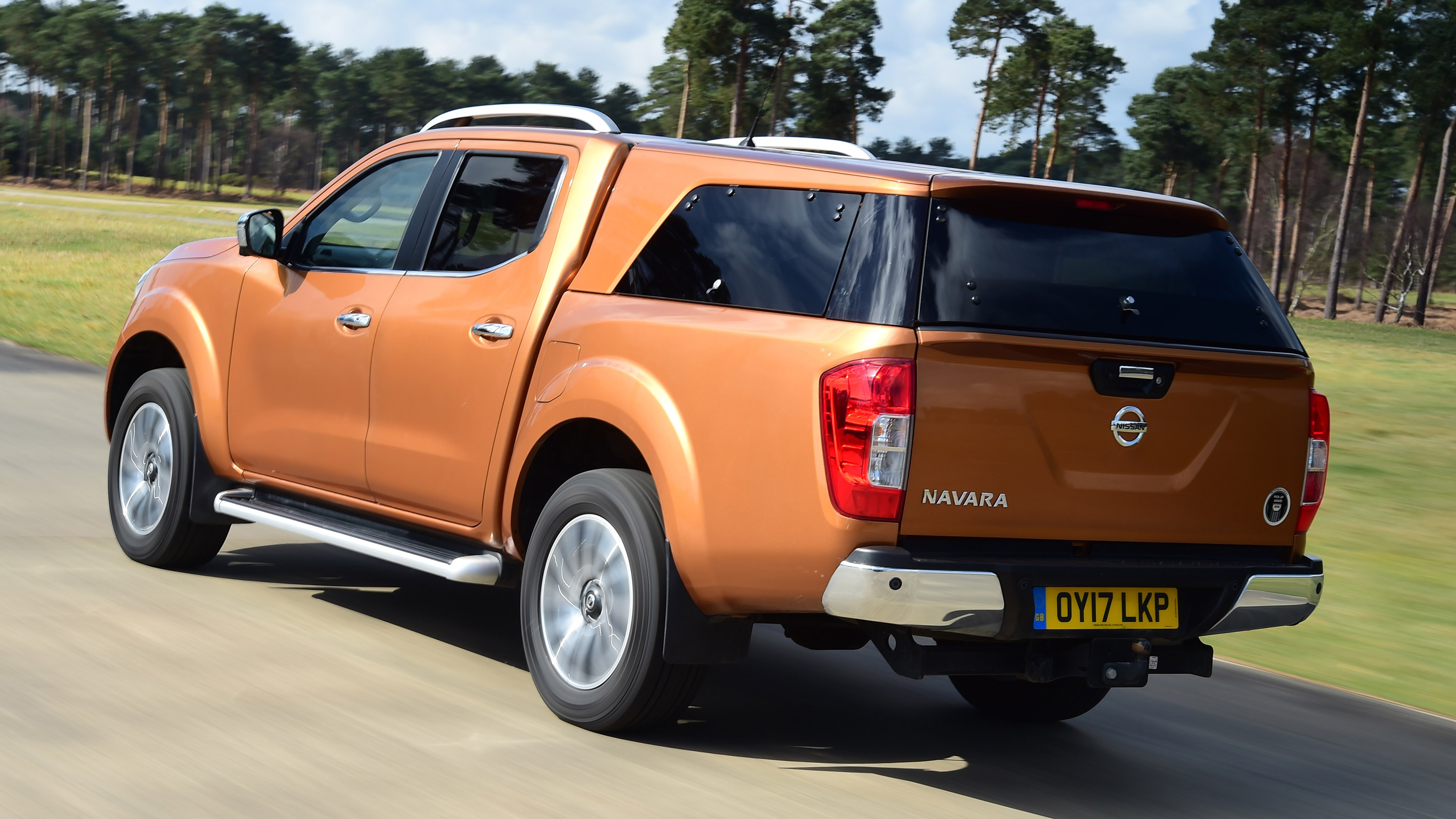 Used Nissan Navara Mk3 - rear action