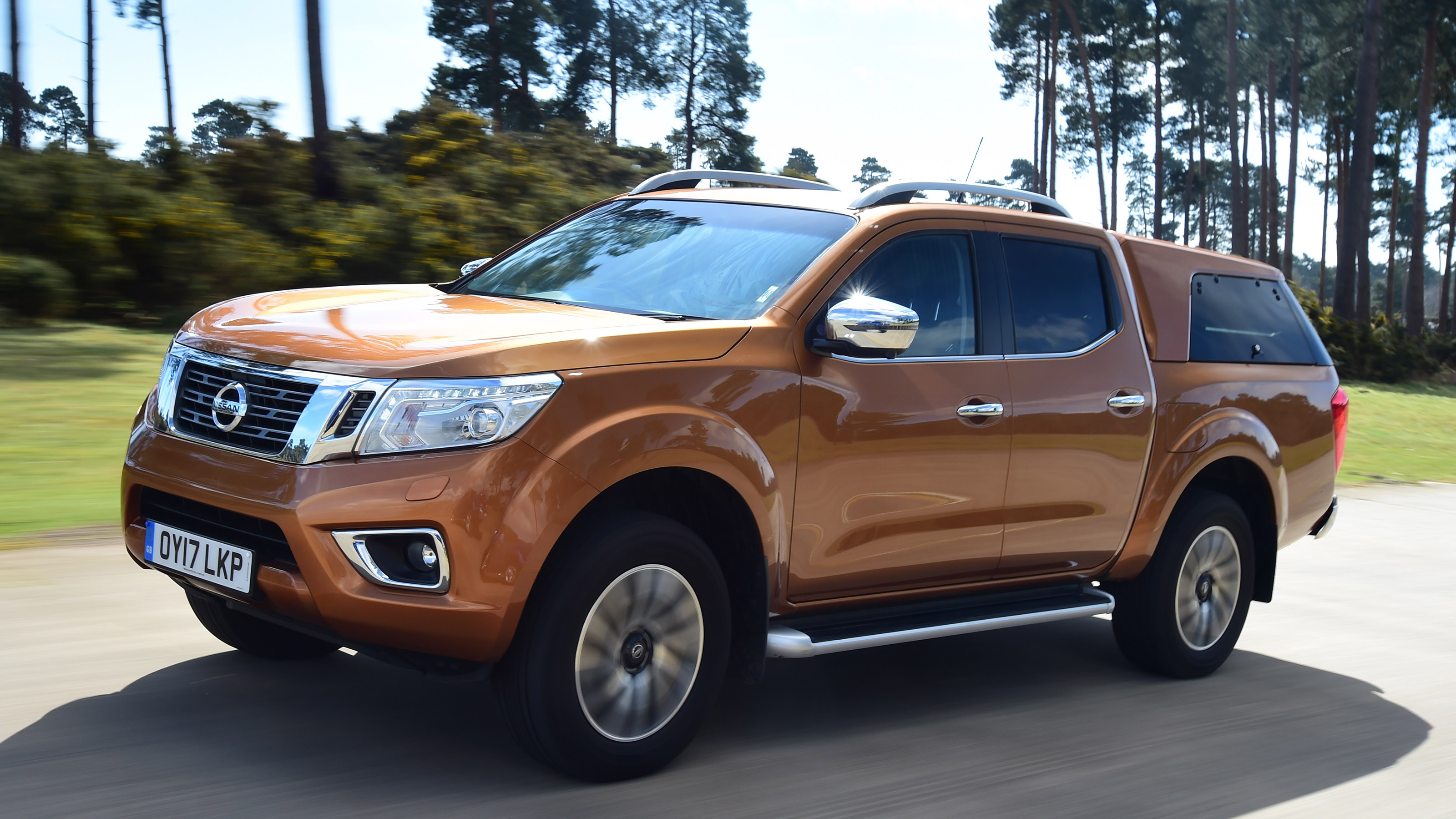 Used Nissan Navara Mk3 - front action