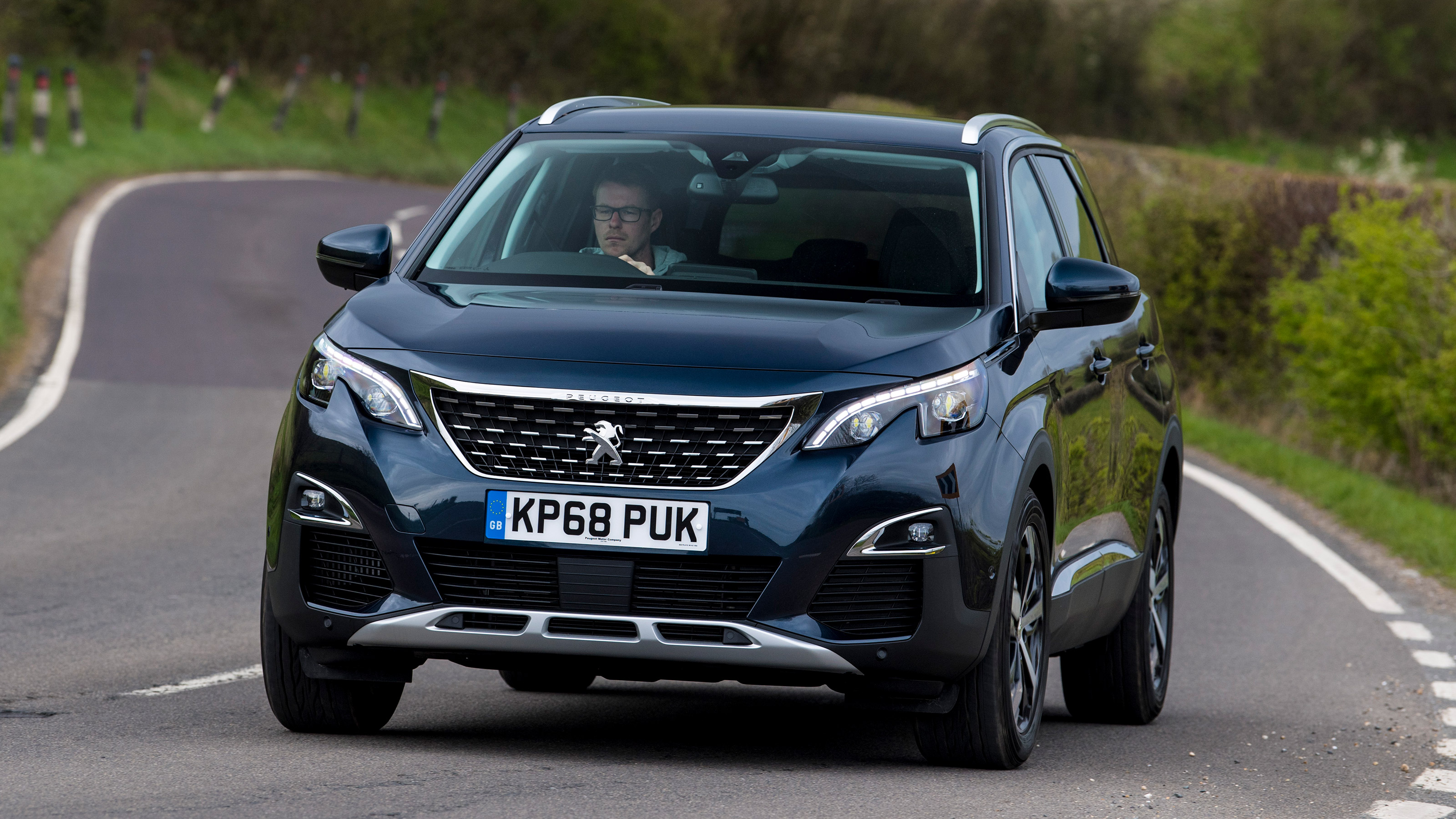 Used Peugeot 5008 Mk2 - front cornering