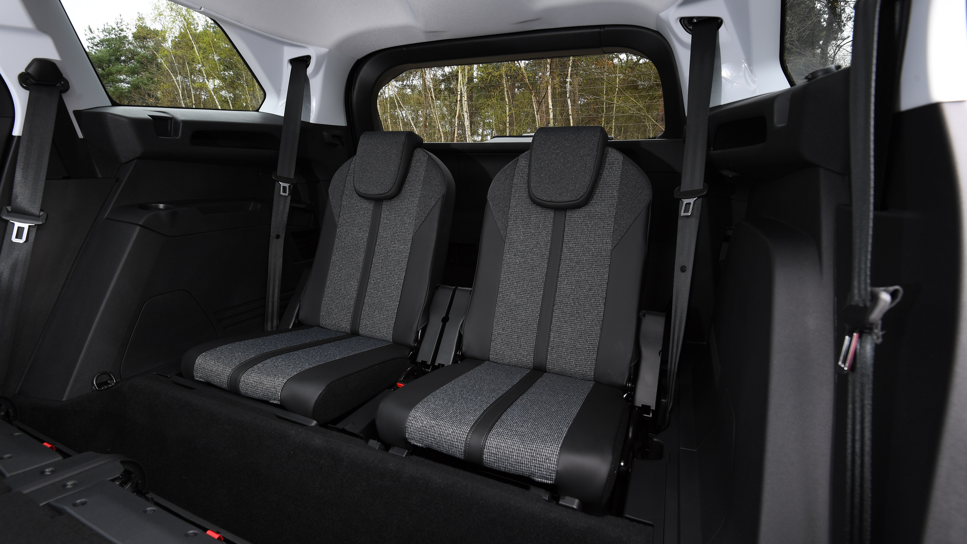 Used Peugeot 5008 Mk2 - back seats