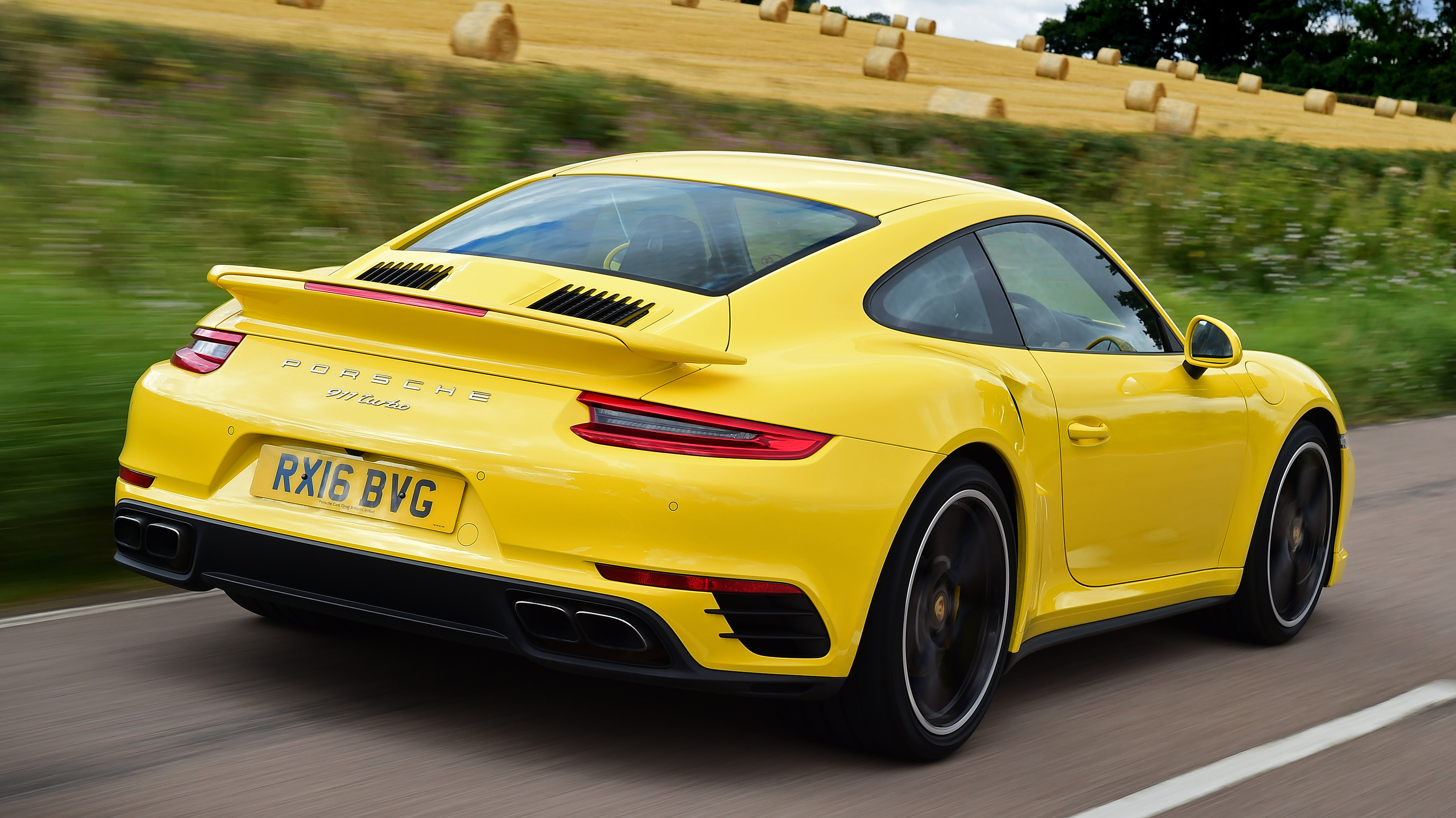 Used Porsche 911 - rear action