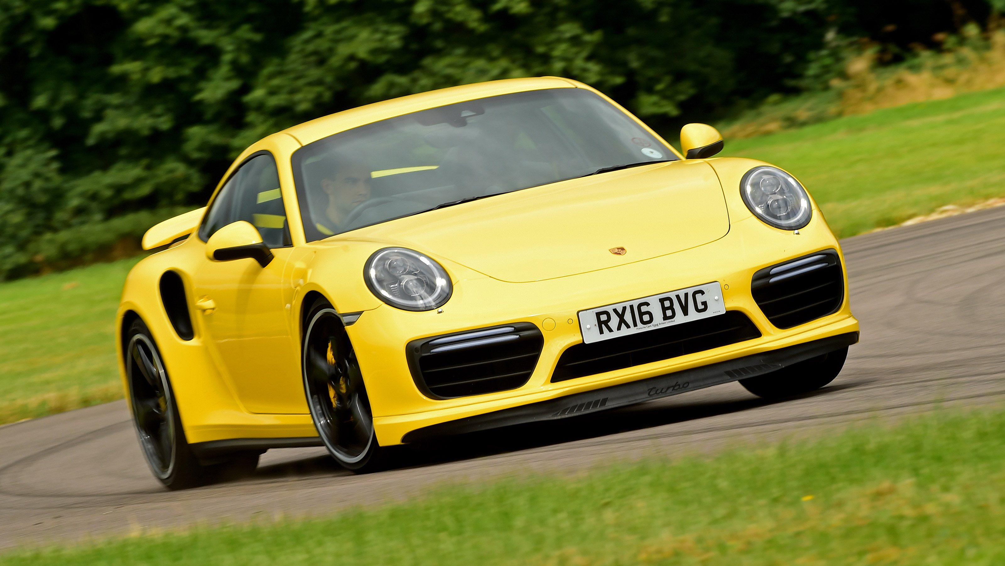 Used Porsche 911 - front cornering