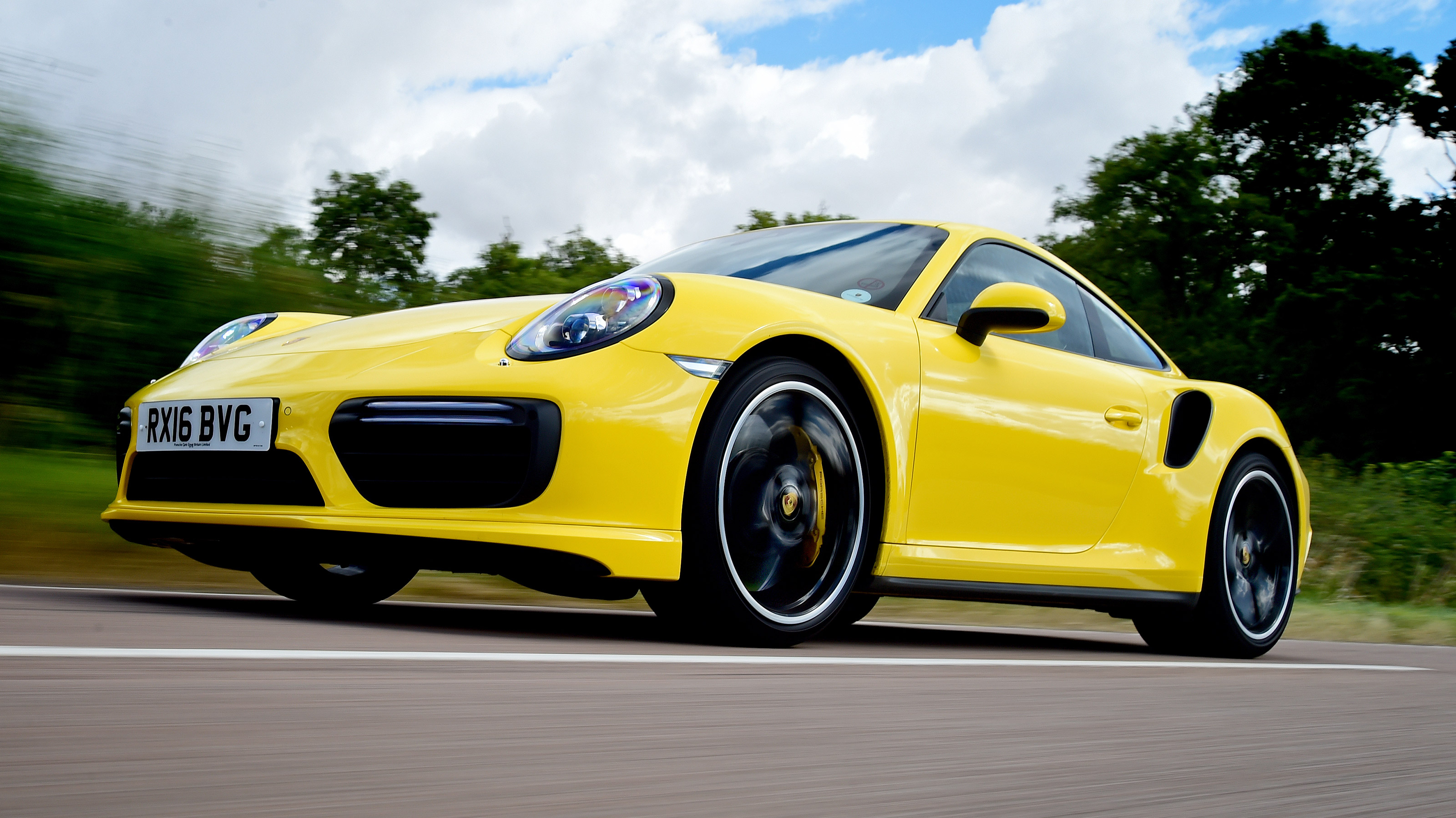 Used Porsche 911 - front action