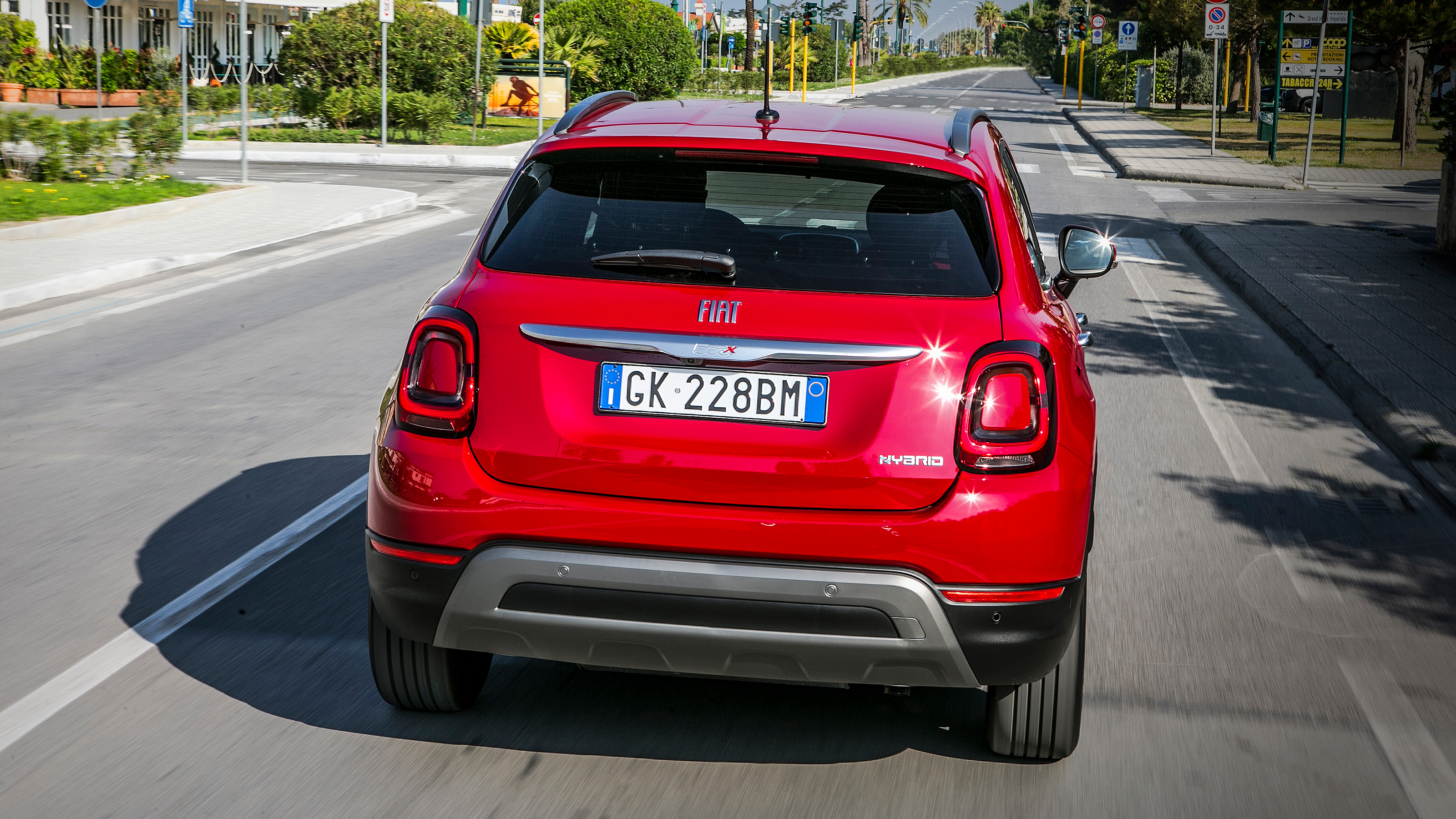 2022 Fiat 500X Hybrid - rear tracking