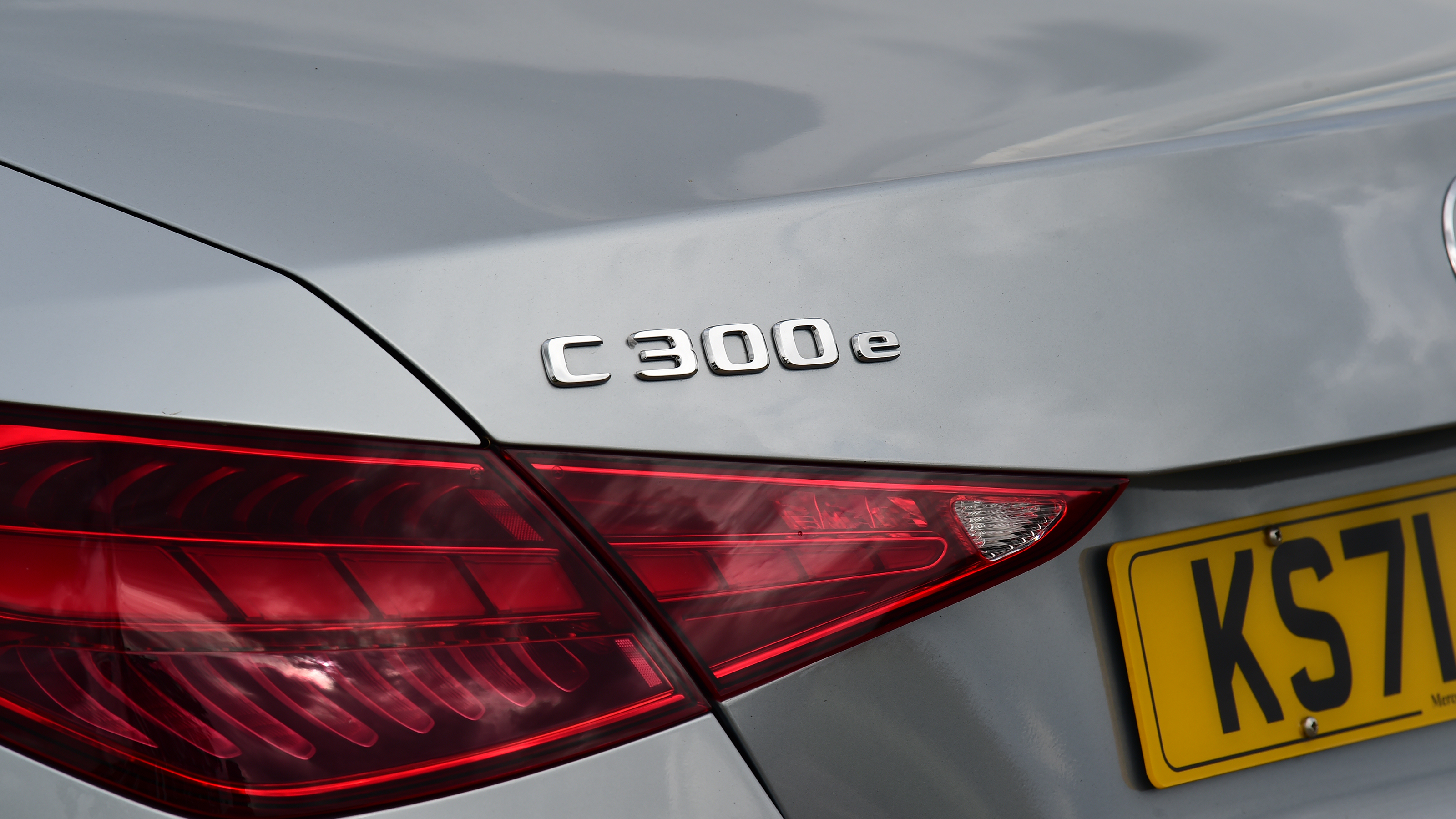 2022 Mercedes C 300 e - taillight &amp; rear badge