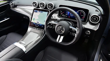 2022 Mercedes C 300 e - interior