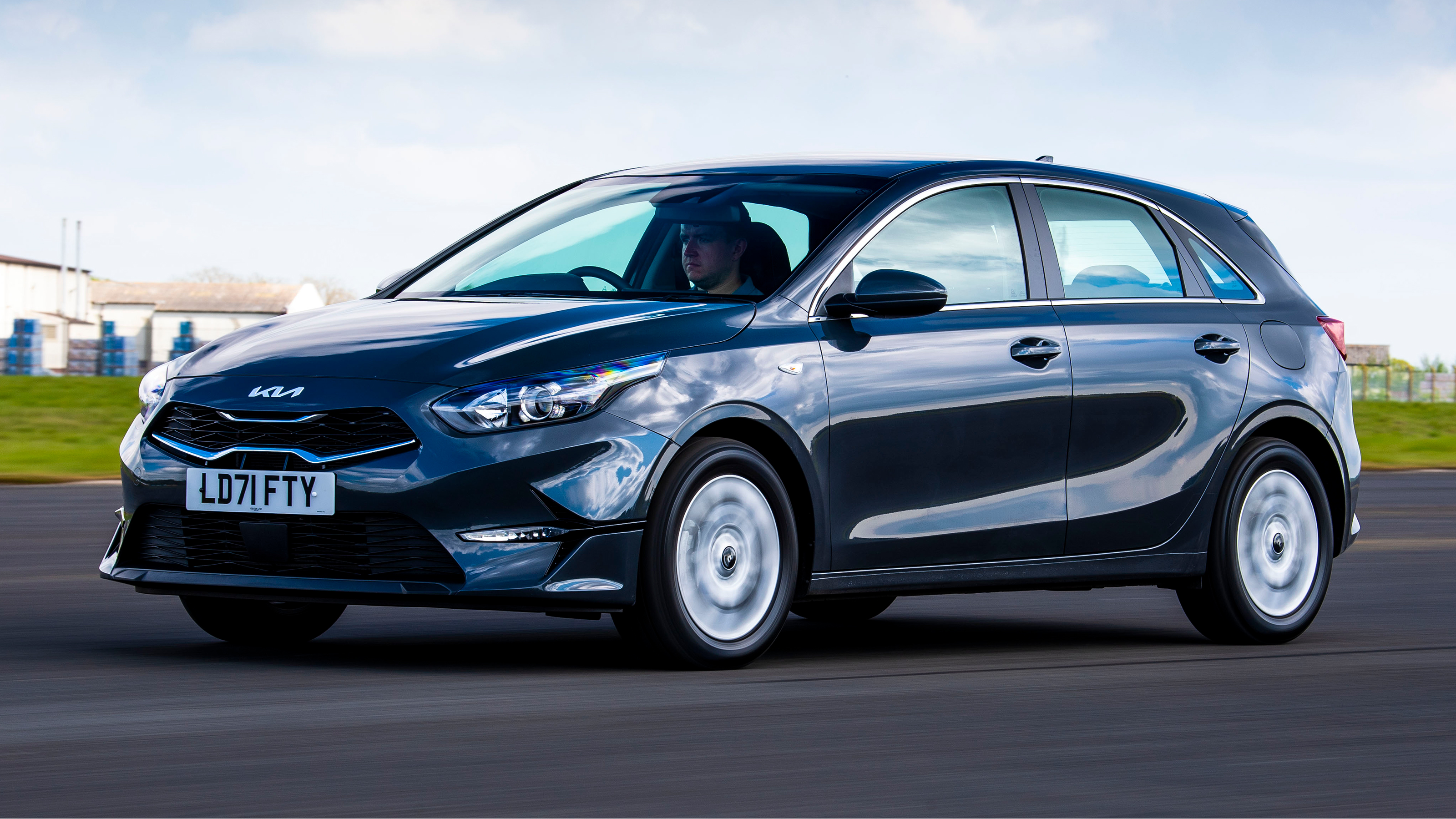 308 vs Ceed vs Golf - Ceed tracking front