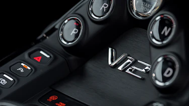 Aston Martin V12 Vantage - V12 badge