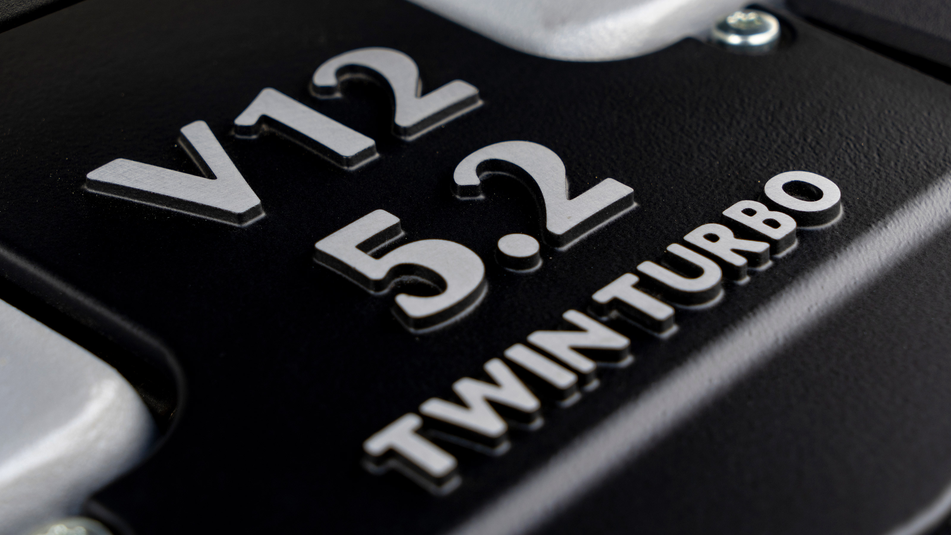 Aston Martin V12 Vantage - engine detail