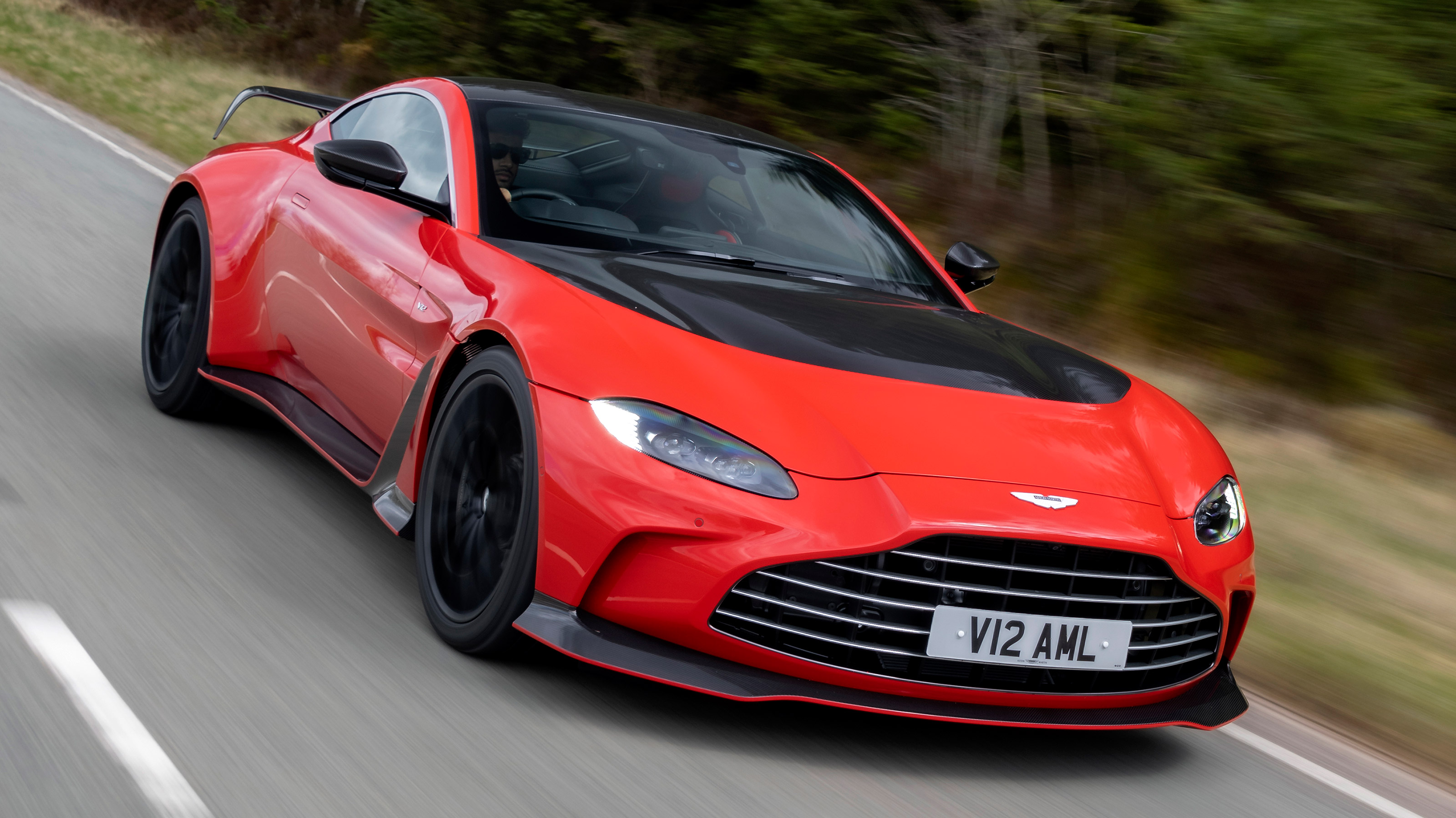 Aston Martin V12 Vantage - front tracking