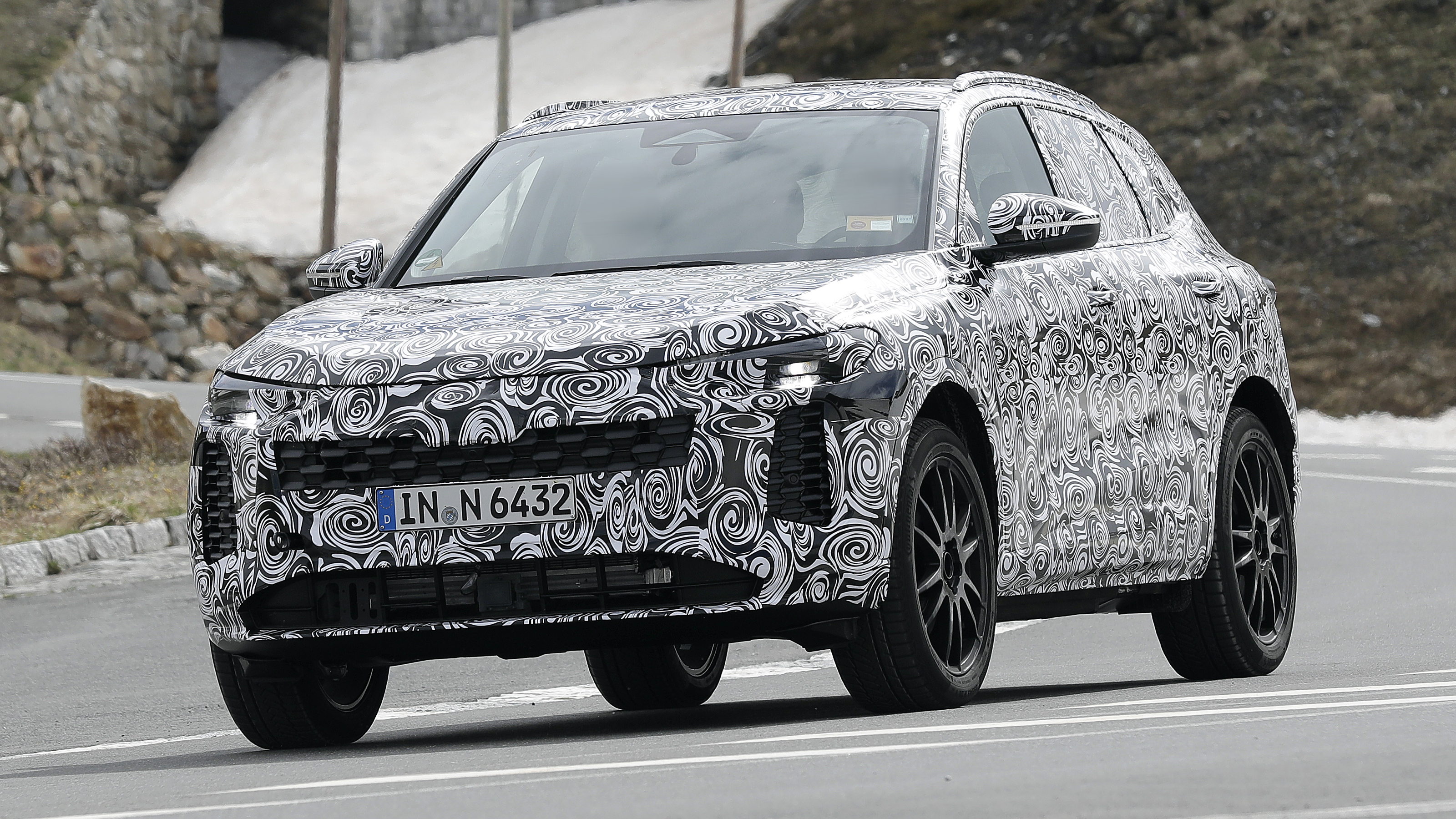 Audi Q5 - front spy shot