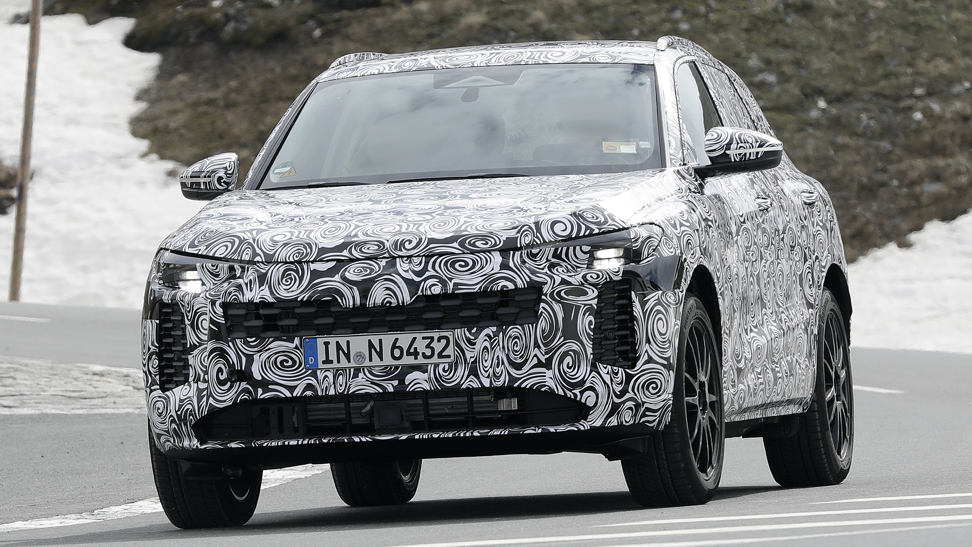 Audi Q5 - front spy shot front