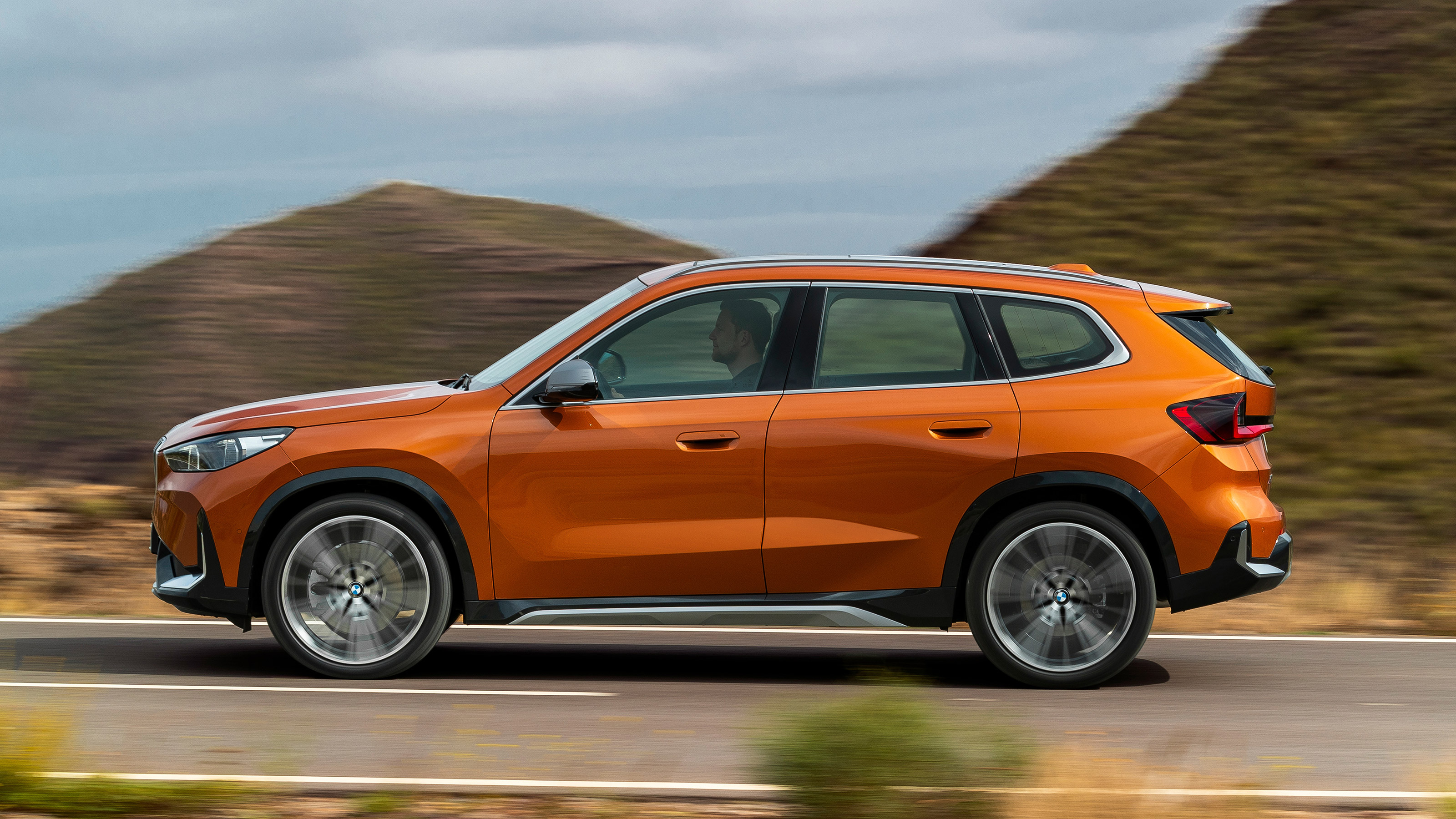 BMW X1 - side