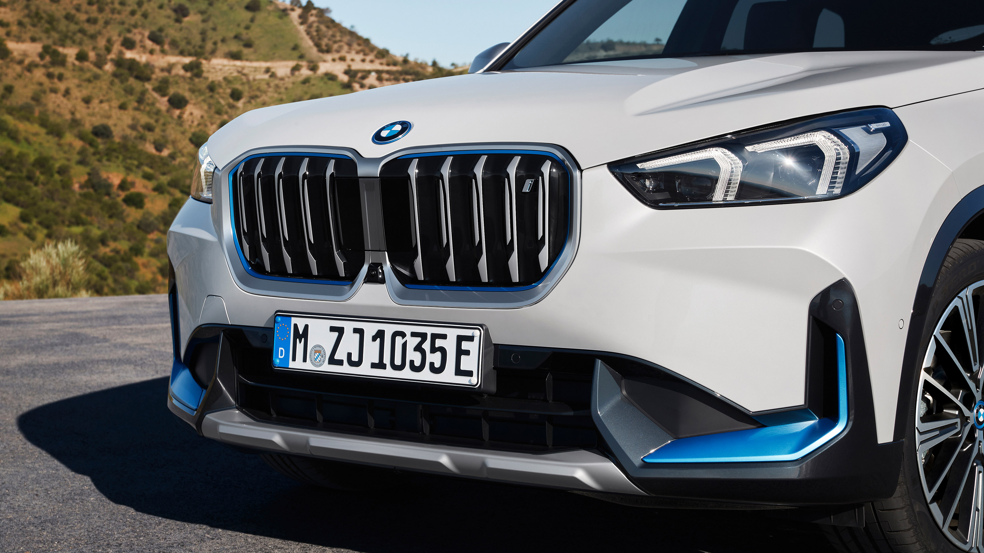 BMW iX1 - grille
