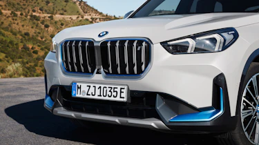 BMW iX1 - grille