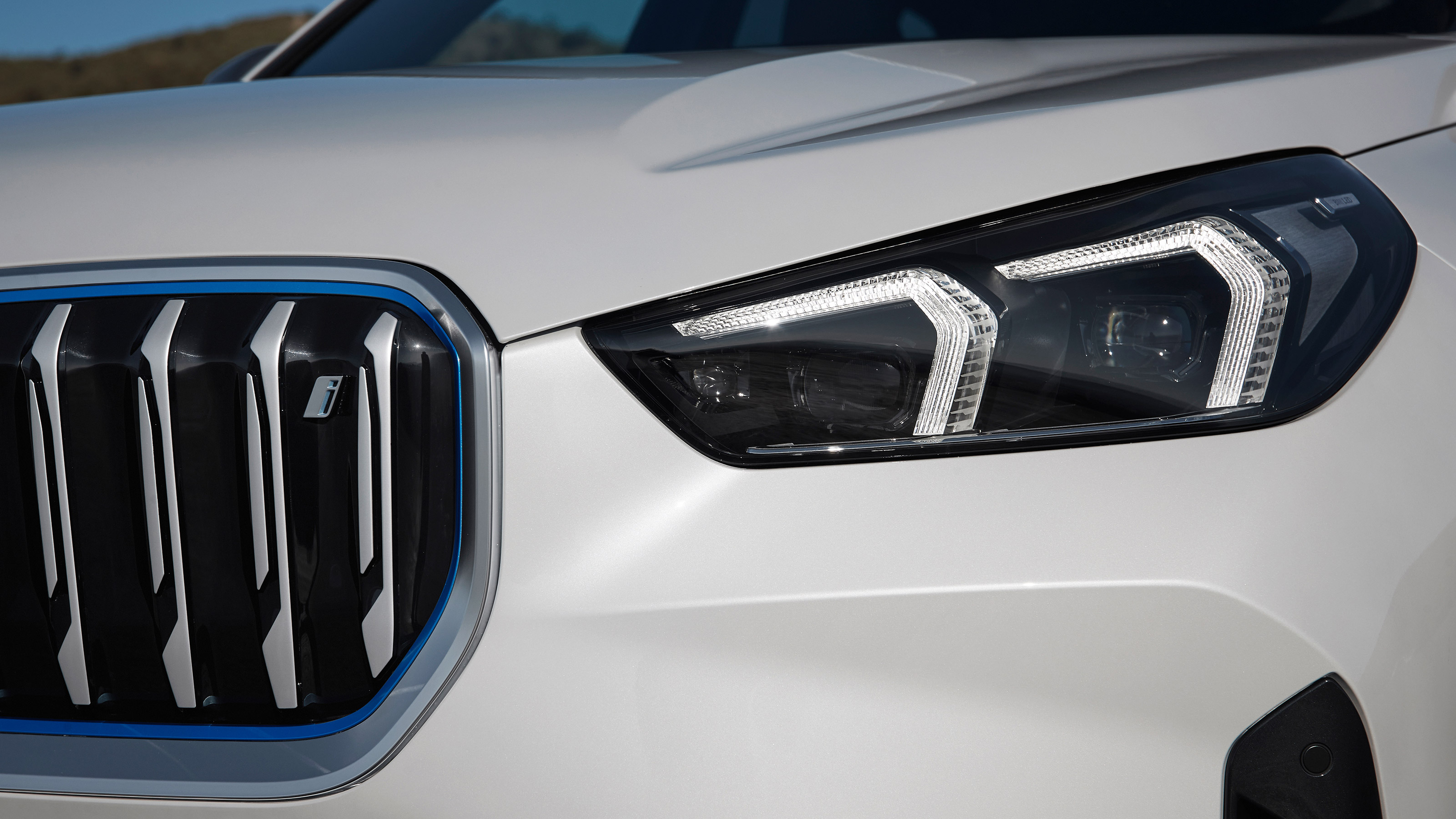 BMW iX1 - front light