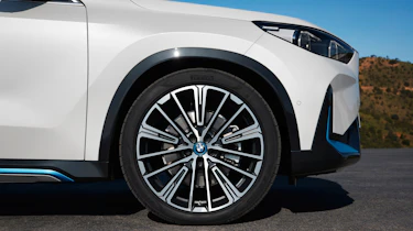 BMW iX1 - wheel