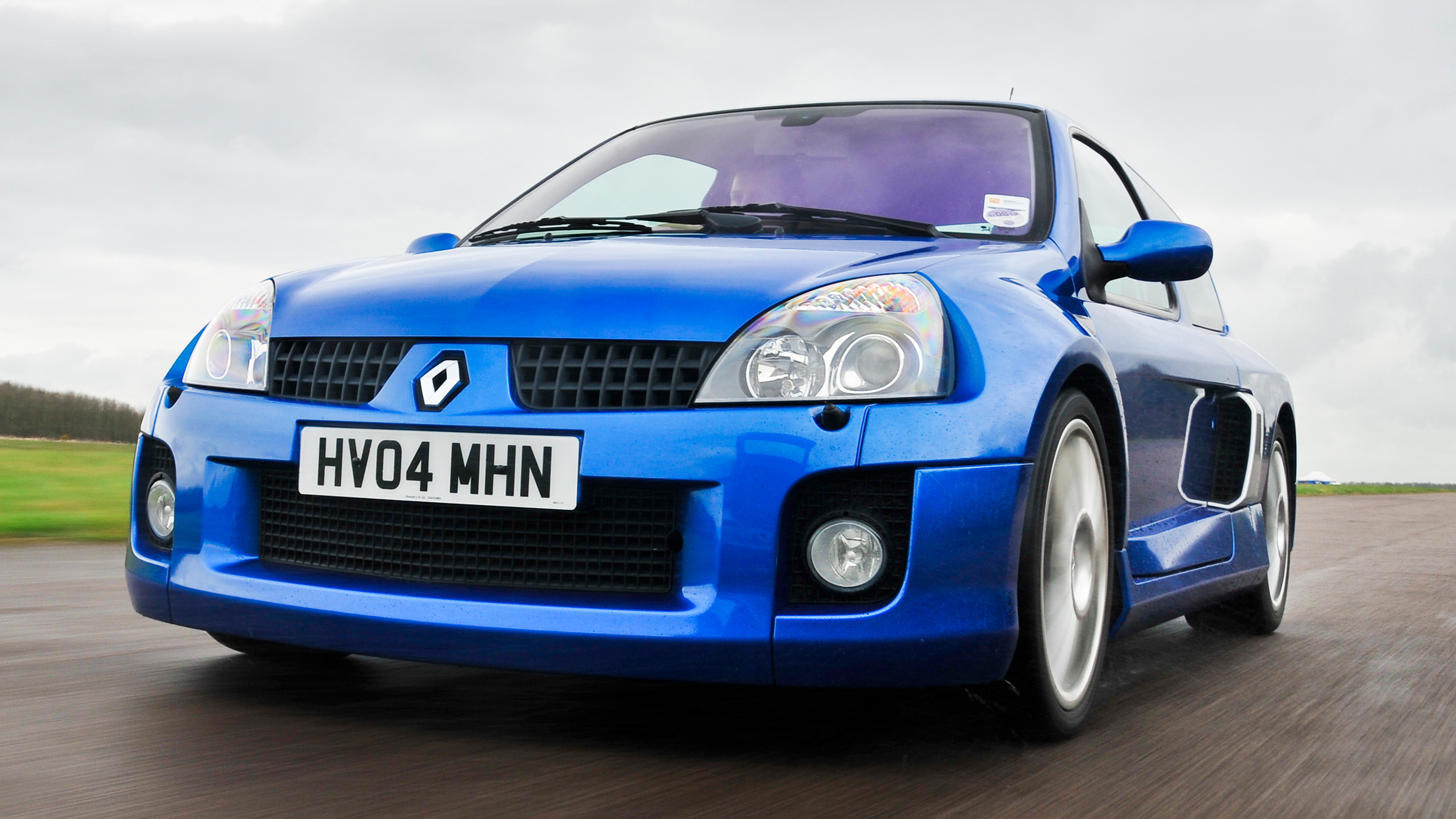 Best French modern classic cars - Renault Clio V6
