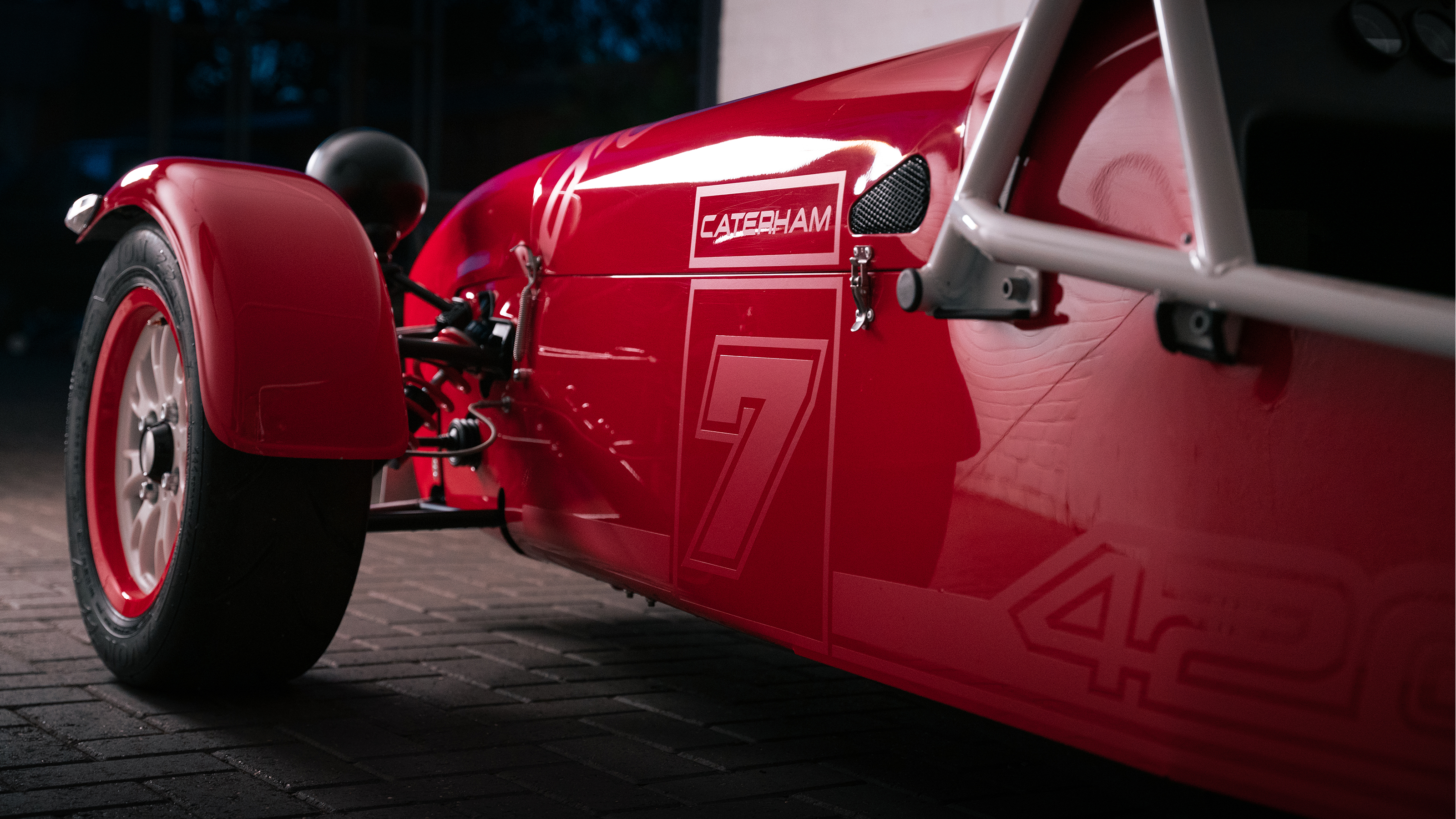 Caterham Seven 420 CUP - side (front facing)