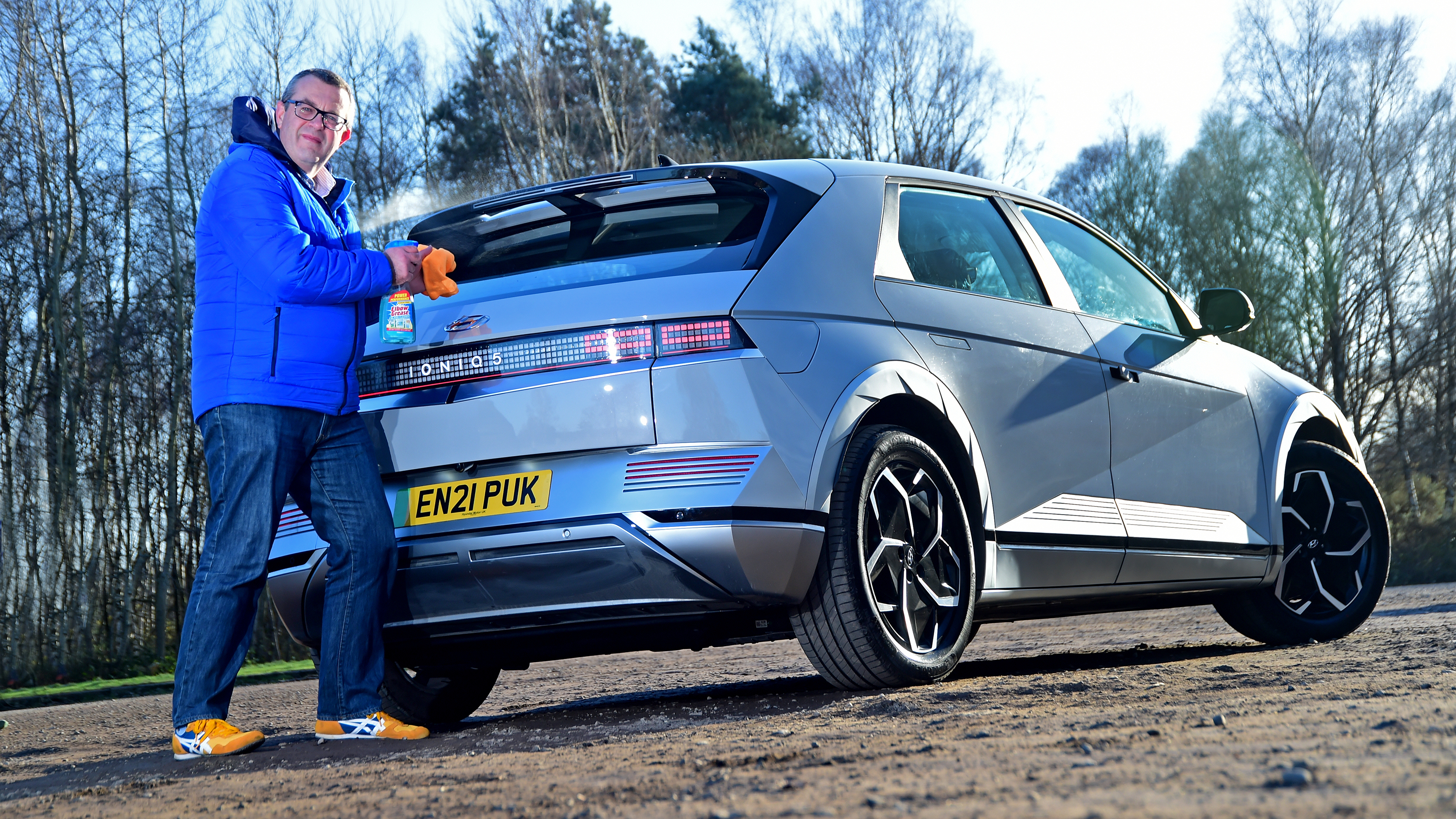 John McIlroy washing Ioniq 5