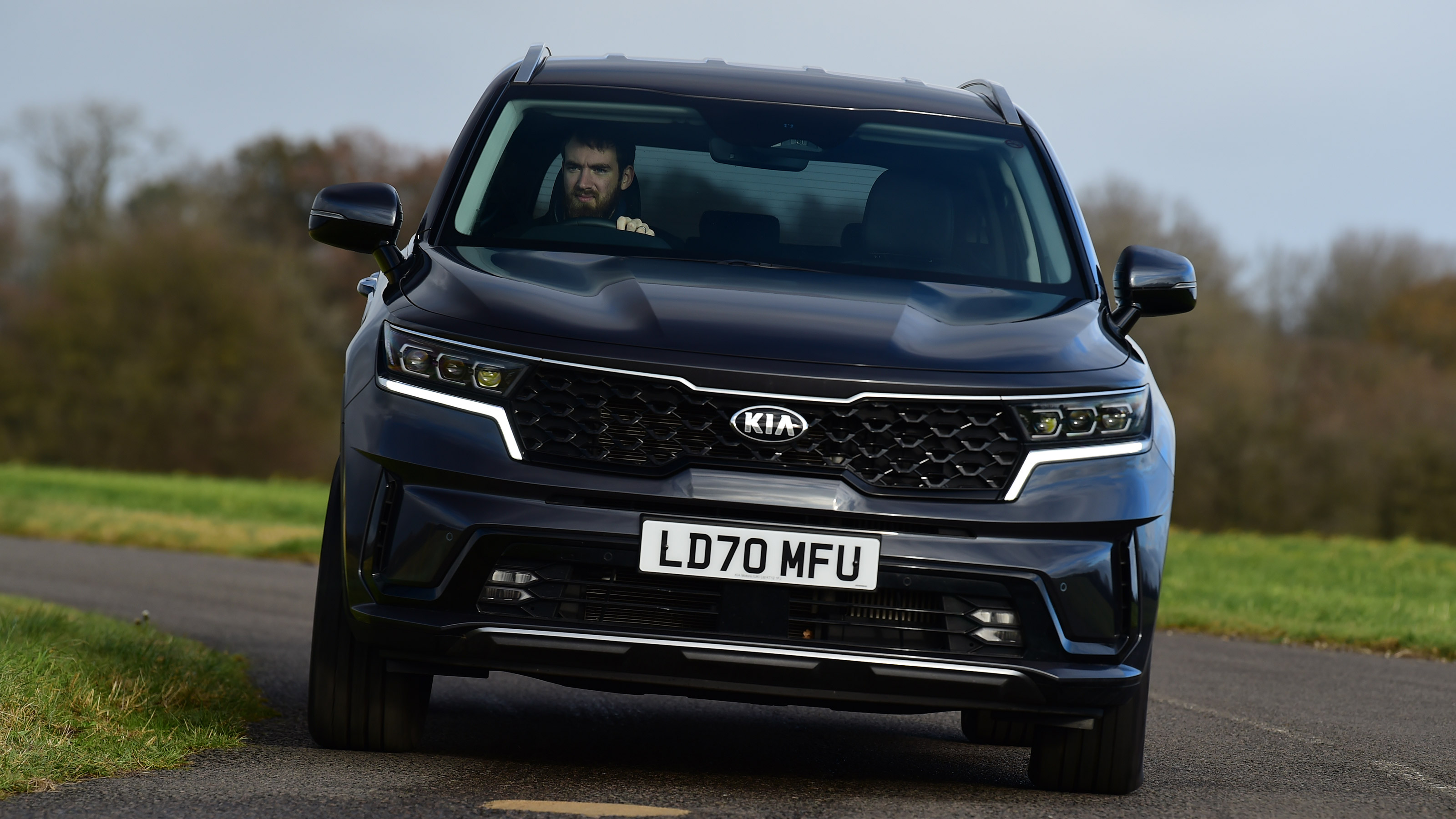 Kia Sorento - front action