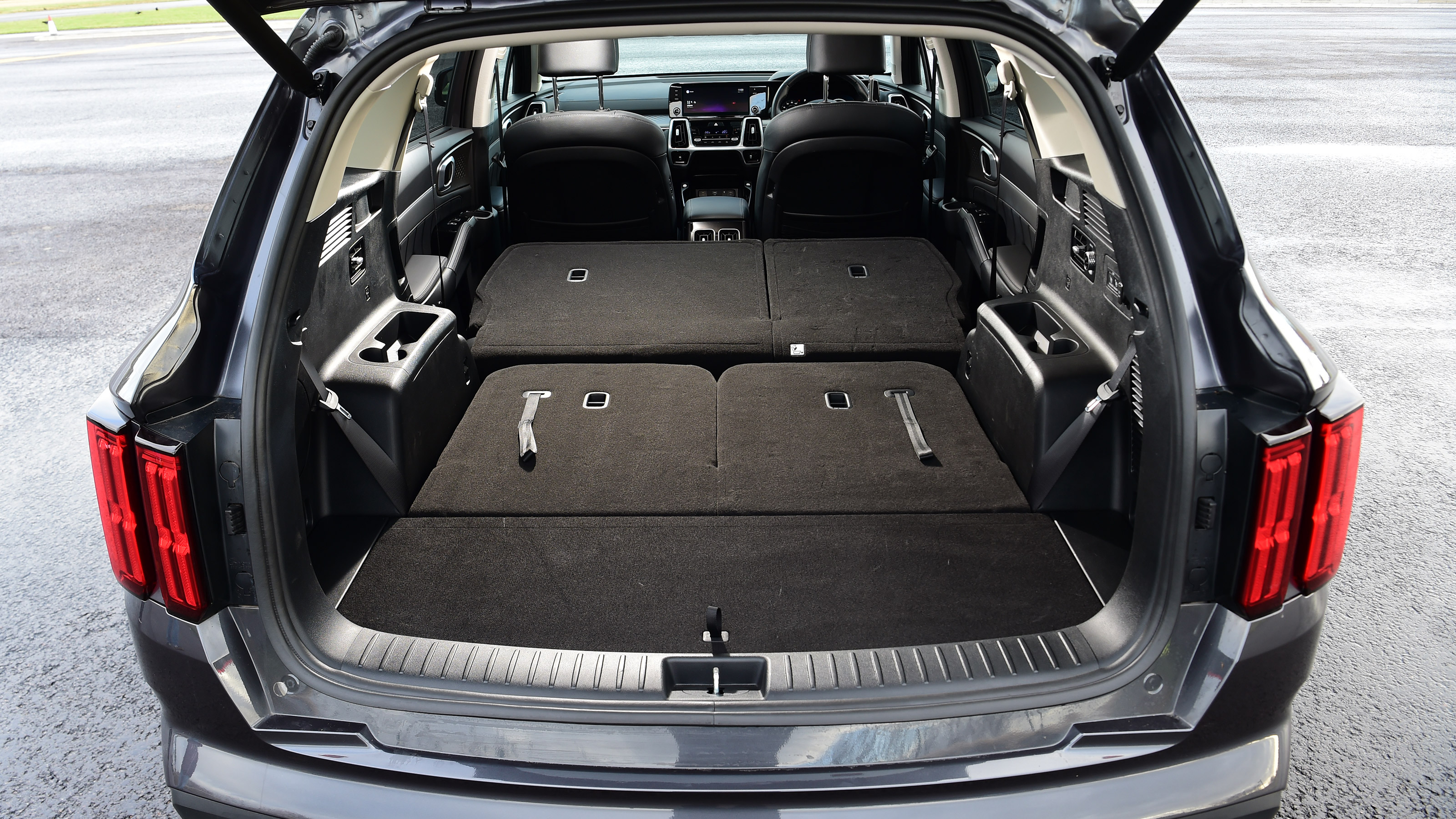 Volkswagen Tiguan Allspace - boot seats down