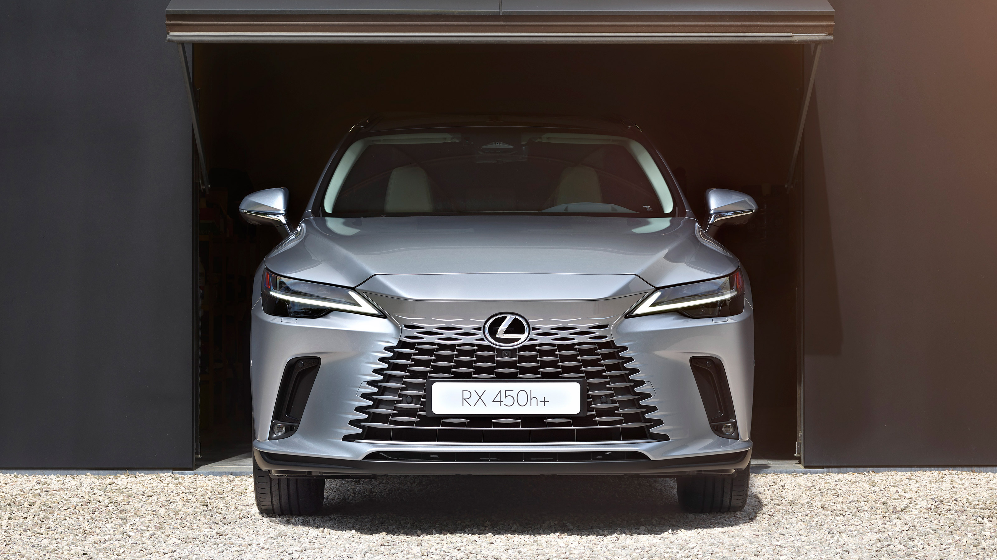 Lexus RX - full front