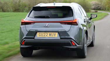 Lexus UX 250 Takumi - rear tracking