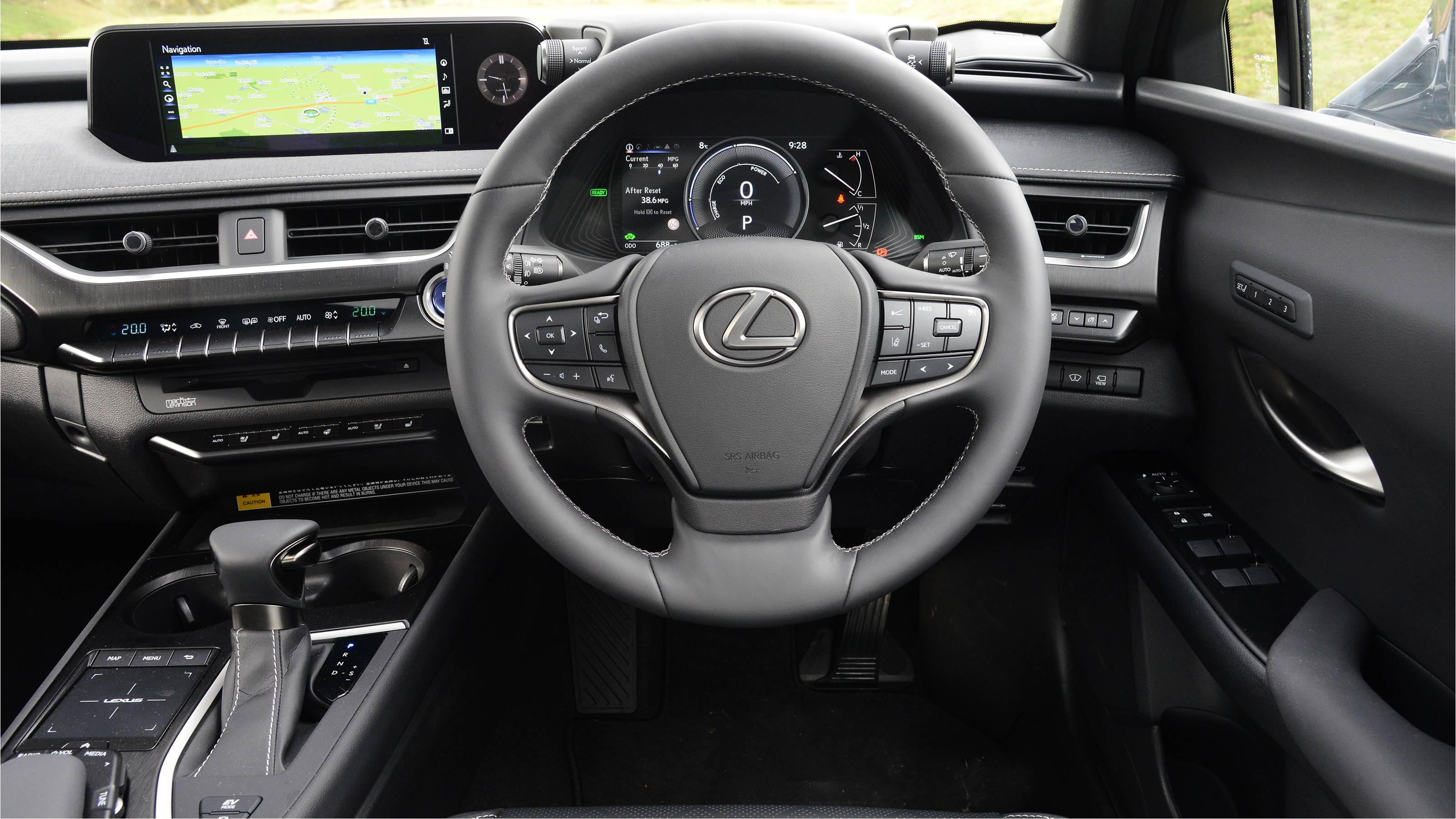 Lexus UX 250 Takumi - interior