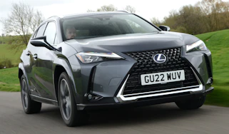 Lexus UX 250 Takumi - front tracking