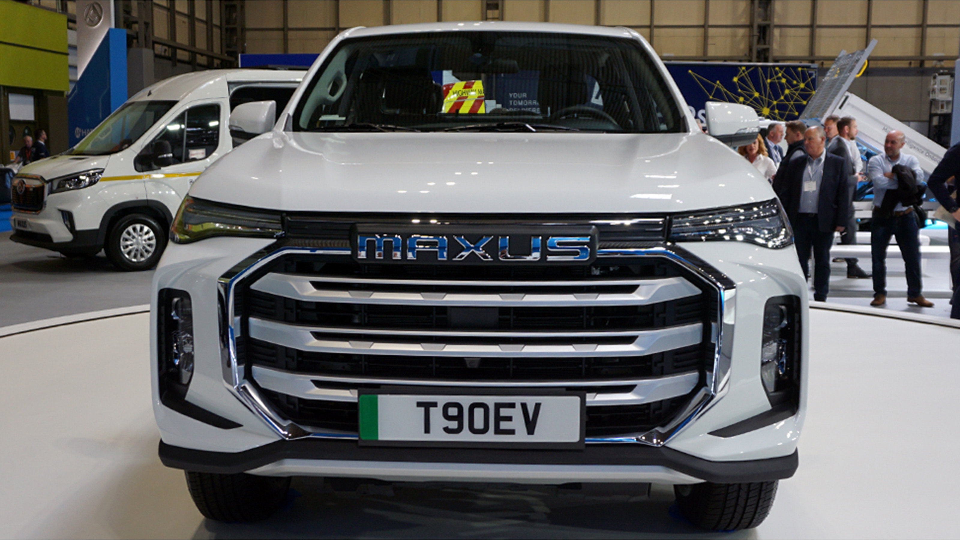 Maxus T90EV - showstand static truck - front
