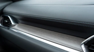 Mazda CX-5 2.5 GT Sport - dash material