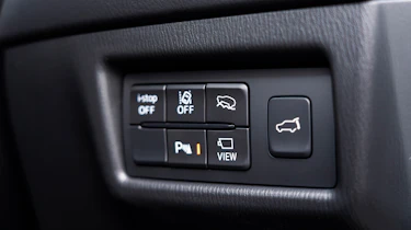 Mazda CX-5 2.5 GT Sport - driver assist buttons