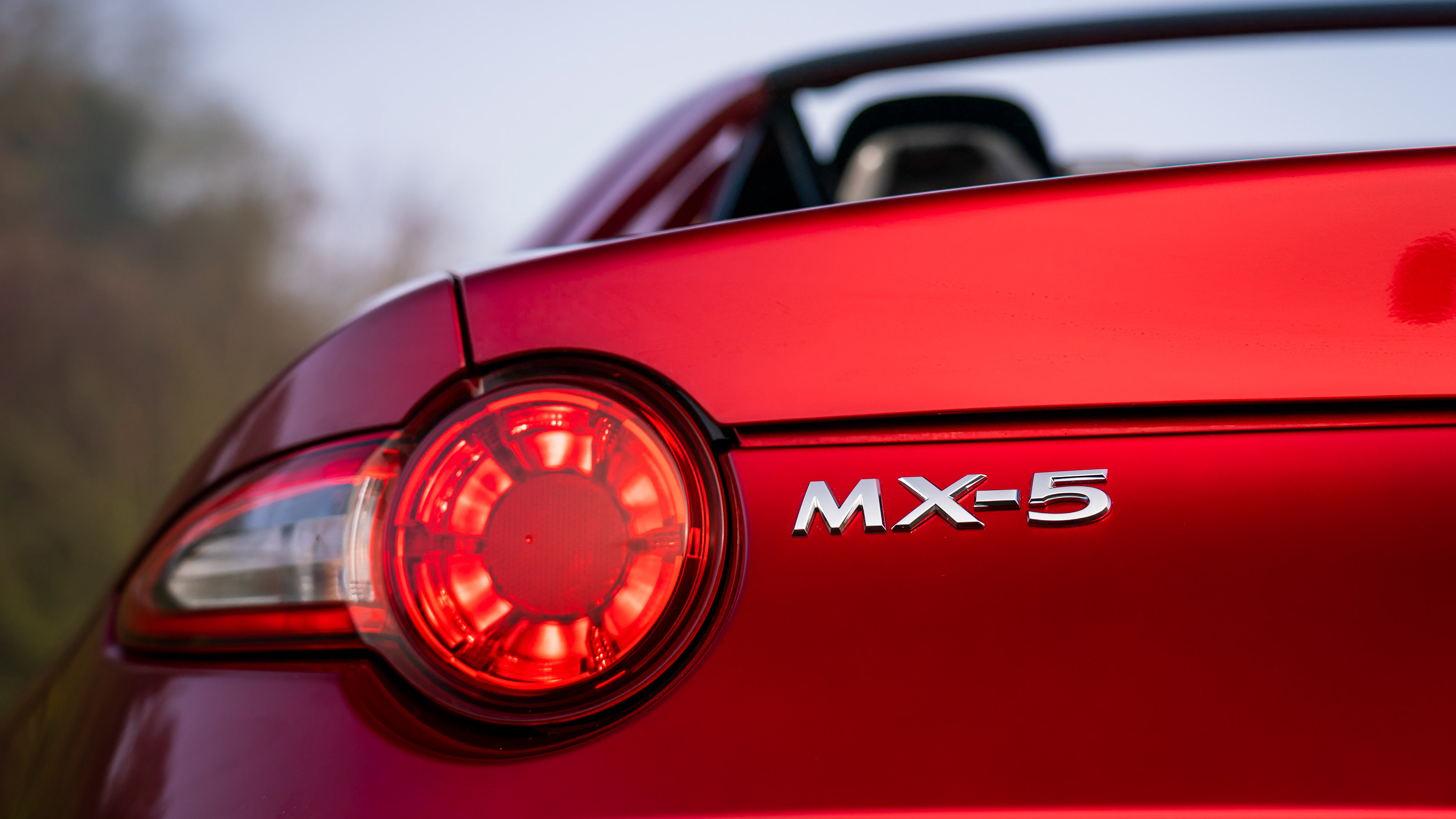 Mazda MX-5 RF - badge
