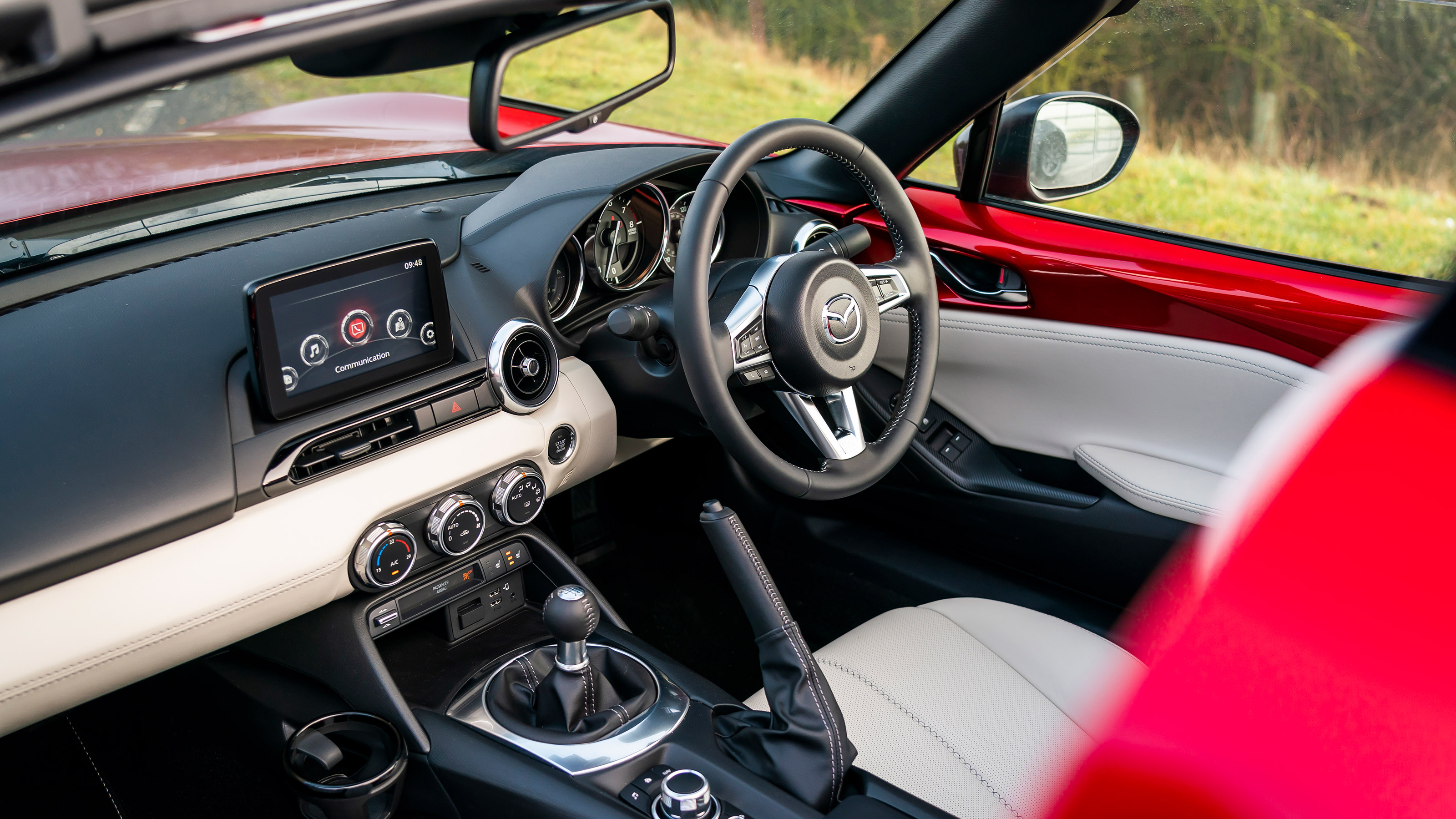 Mazda MX-5 RF - cabin