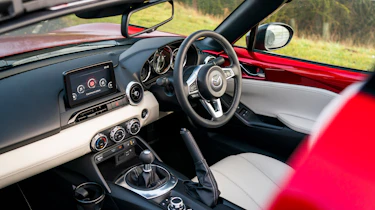 Mazda MX-5 RF - cabin