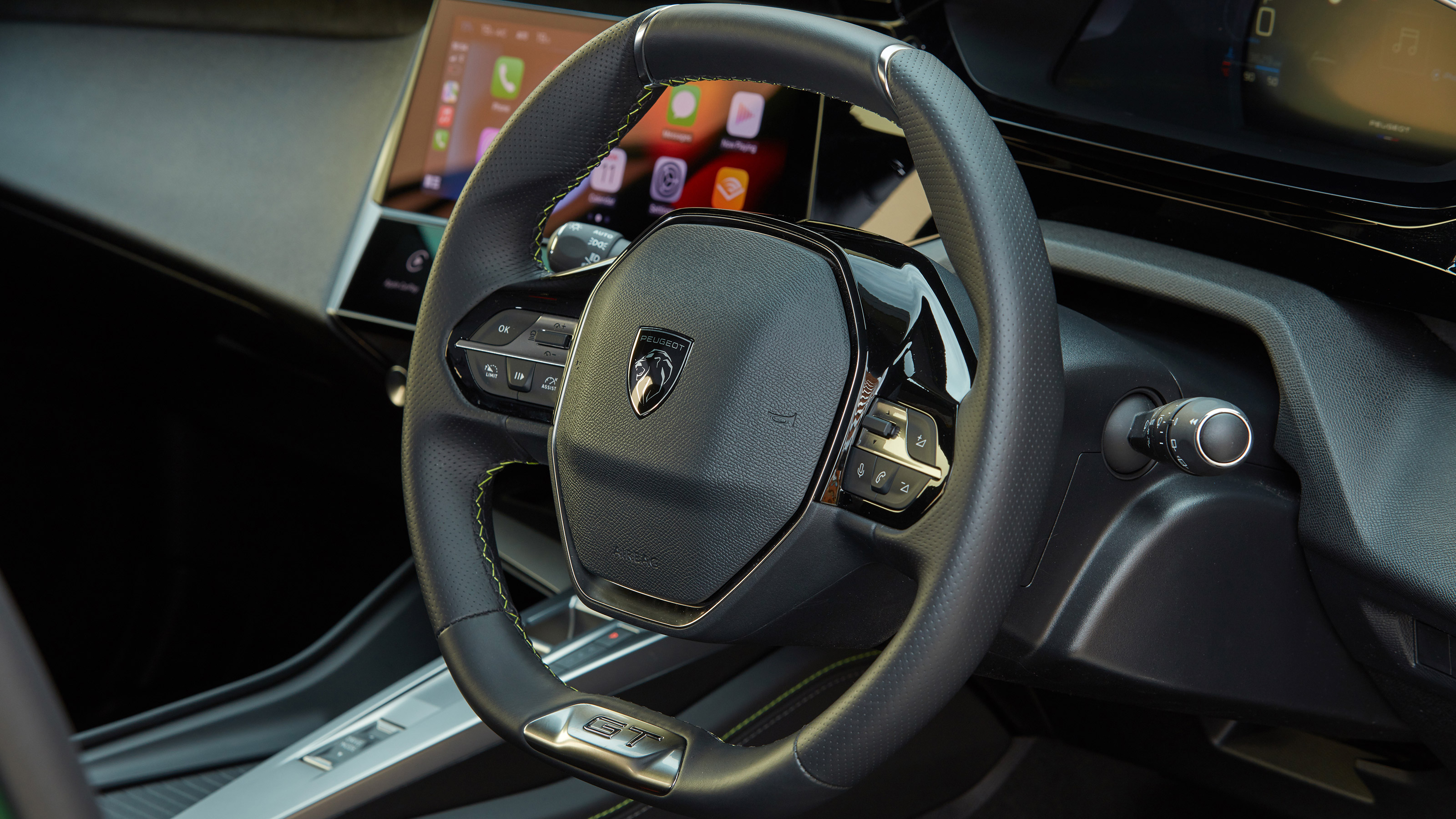 Peugeot 308 UK - steering wheel