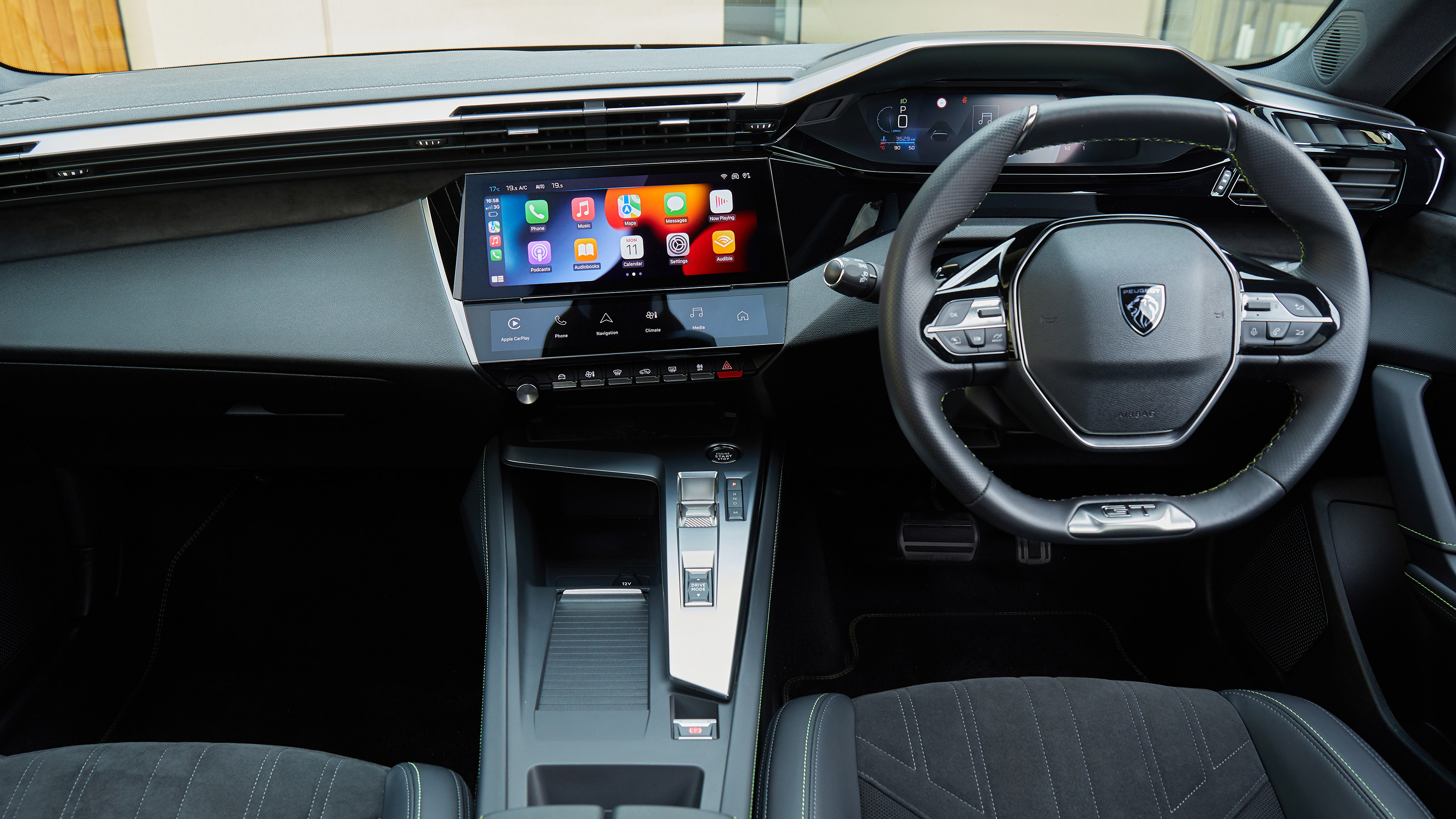 Peugeot 308 UK - dash