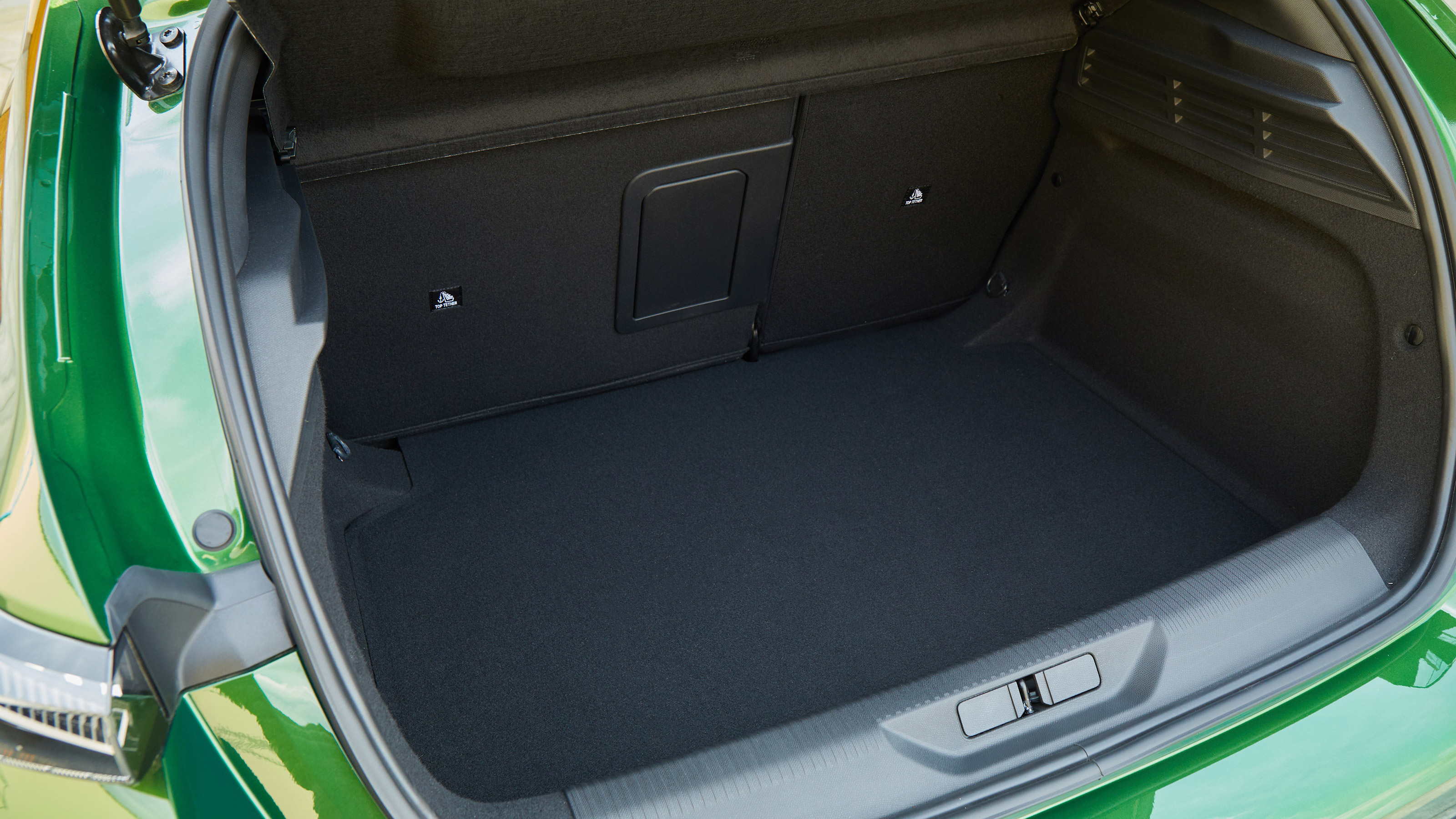 Peugeot 308 UK - boot