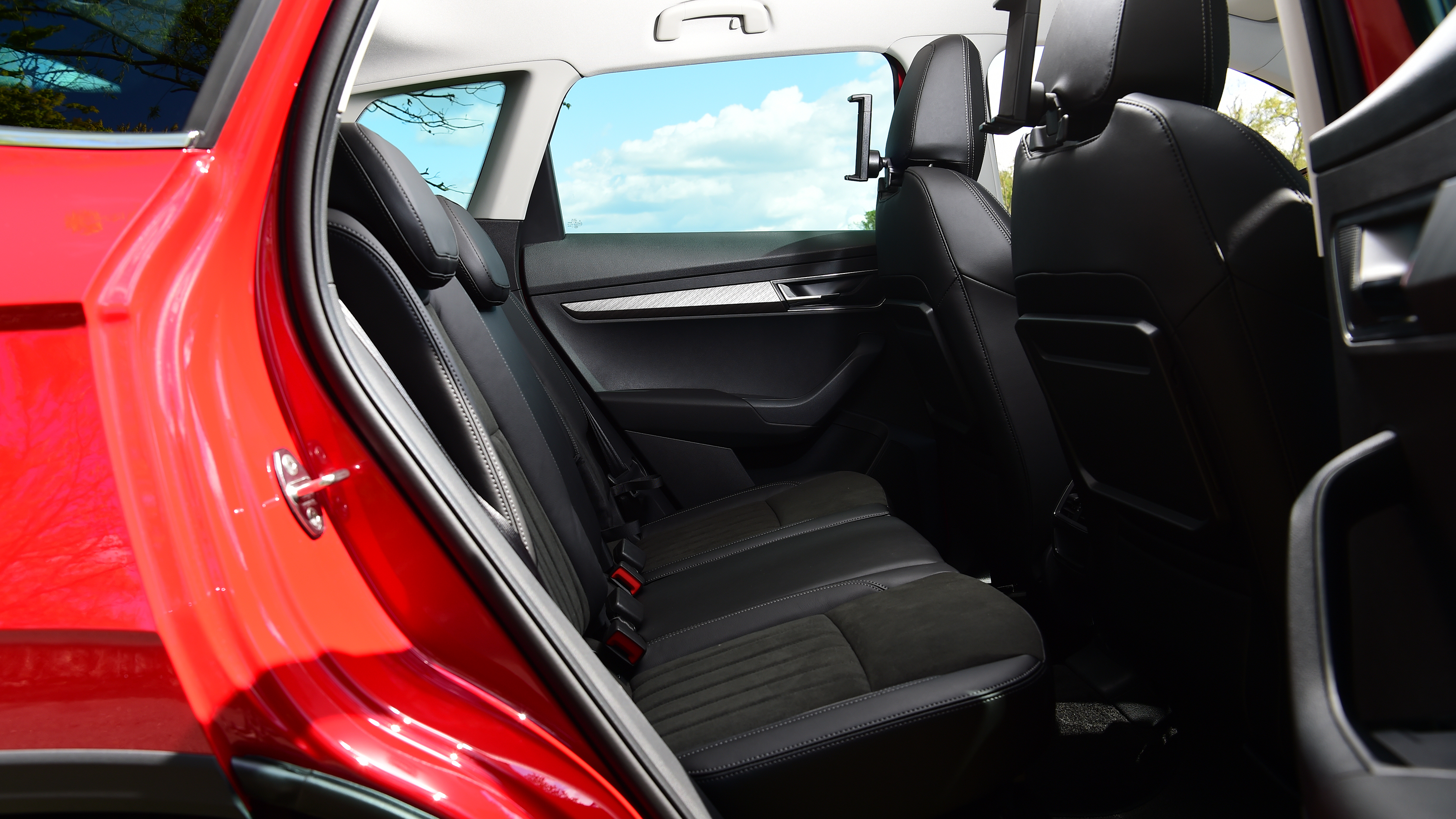 Skoda Karoq 1.5 TSI SE L 2022 - rear seats