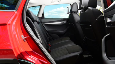 Skoda Karoq 1.5 TSI SE L 2022 - rear seats