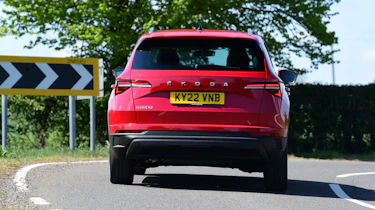 Skoda Karoq 1.5 TSI SE L 2022 - rear cornering