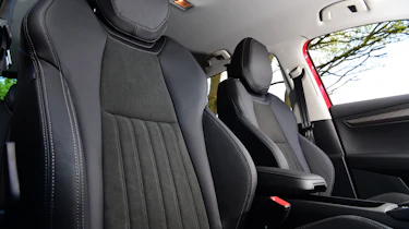 Skoda Karoq 1.5 TSI SE L 2022 - front seats