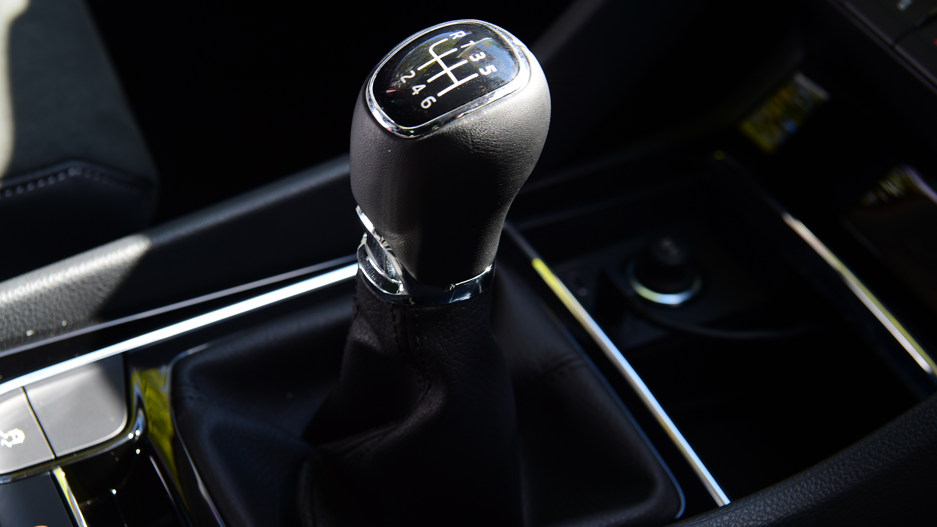 Skoda Karoq 1.5 TSI SE L 2022 - gearknob