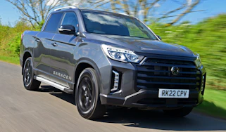 SsangYong Musso Saracen - front tracking
