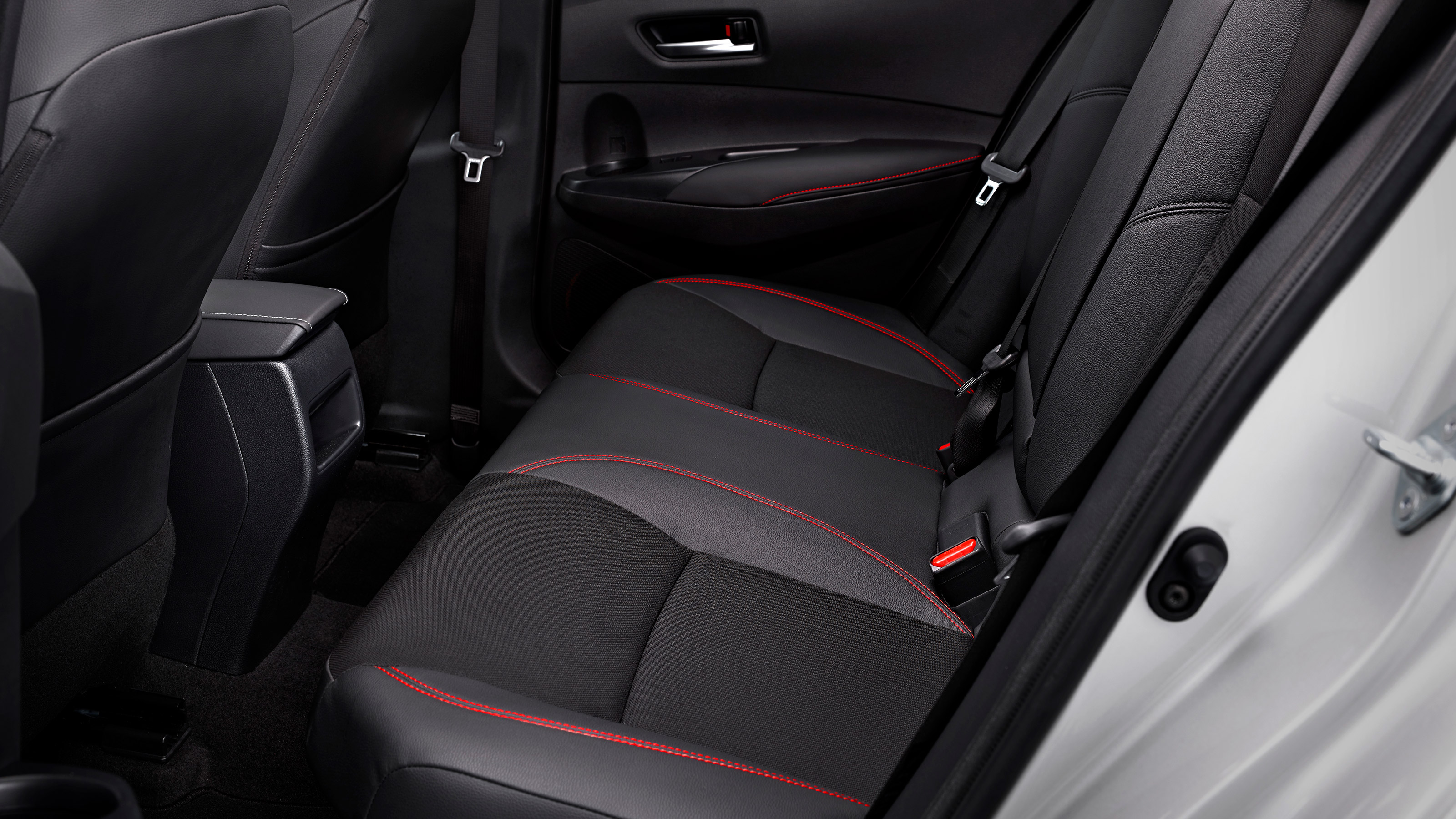 Toyota Corolla facelift - rear seats