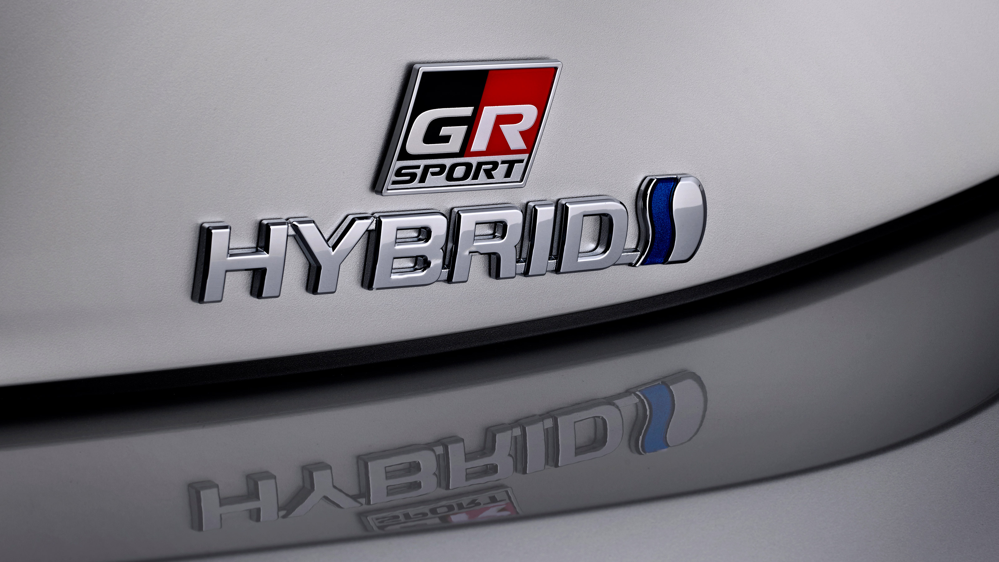 Toyota Corolla facelift - Hybrid badge