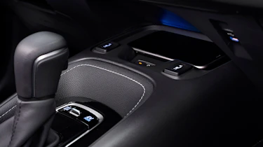 Toyota Corolla facelift - interior detail